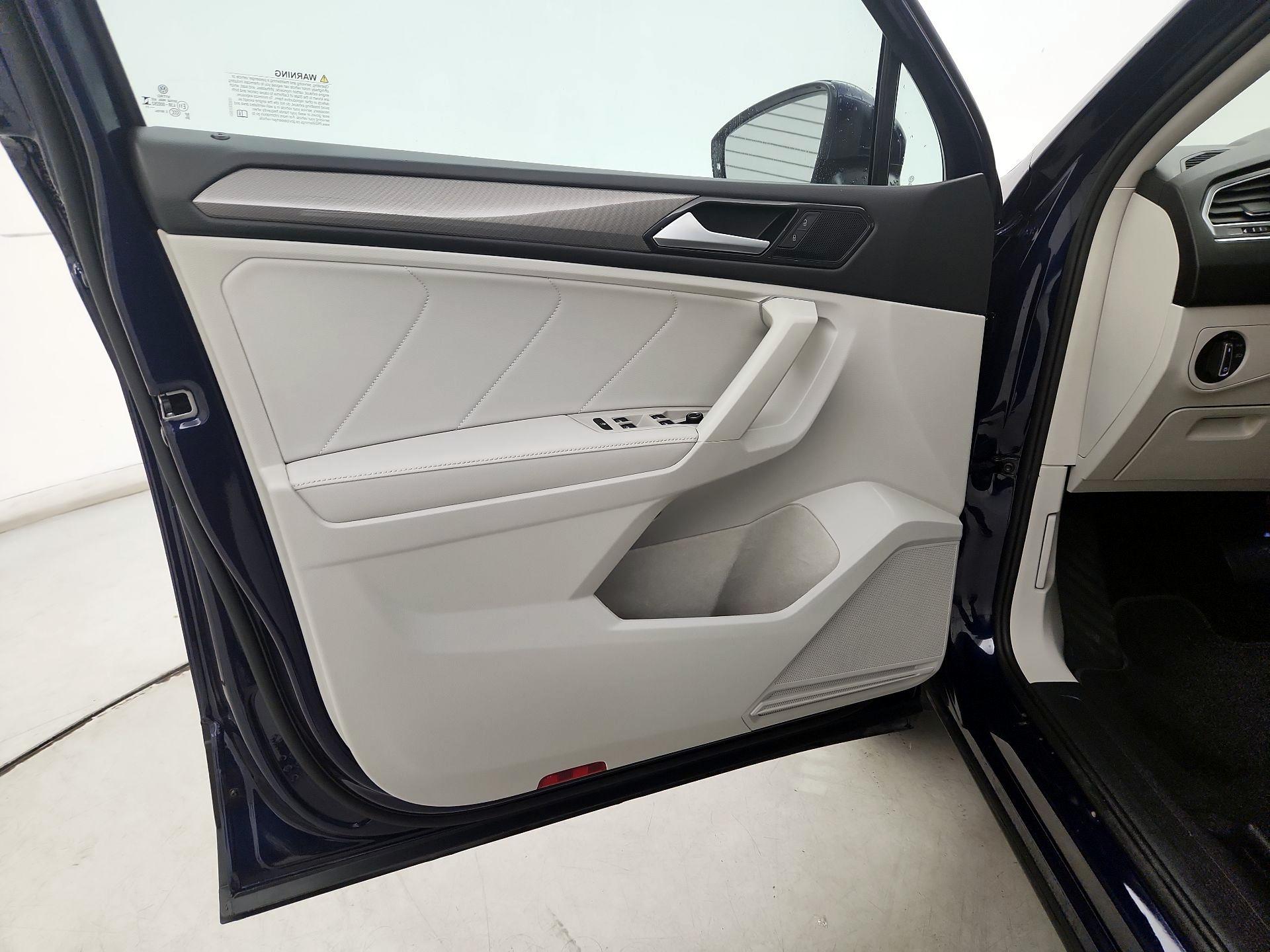 Thumbnail: 2023 Volkswagen Tiguan - 12