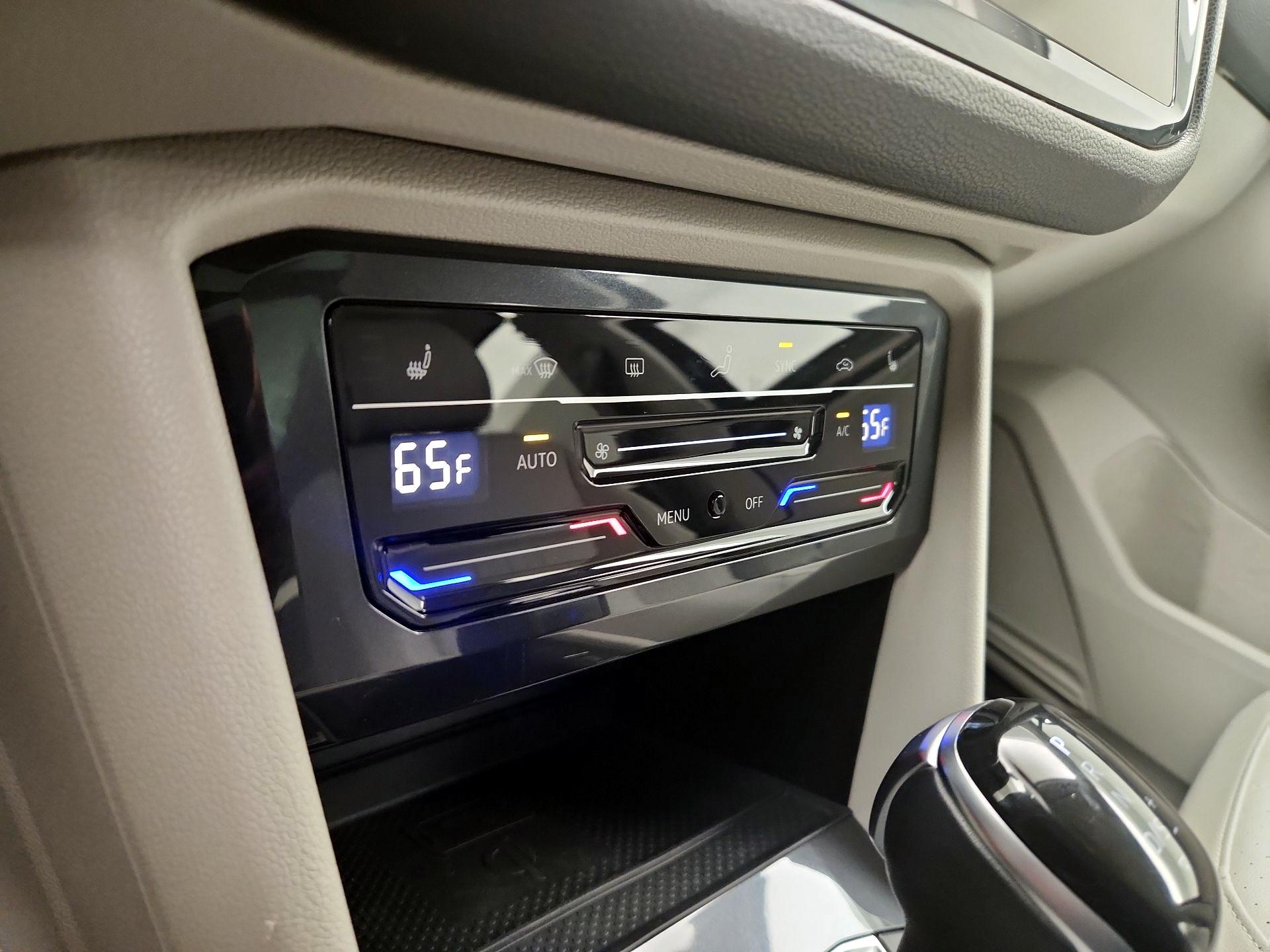 Thumbnail: 2023 Volkswagen Tiguan - 15