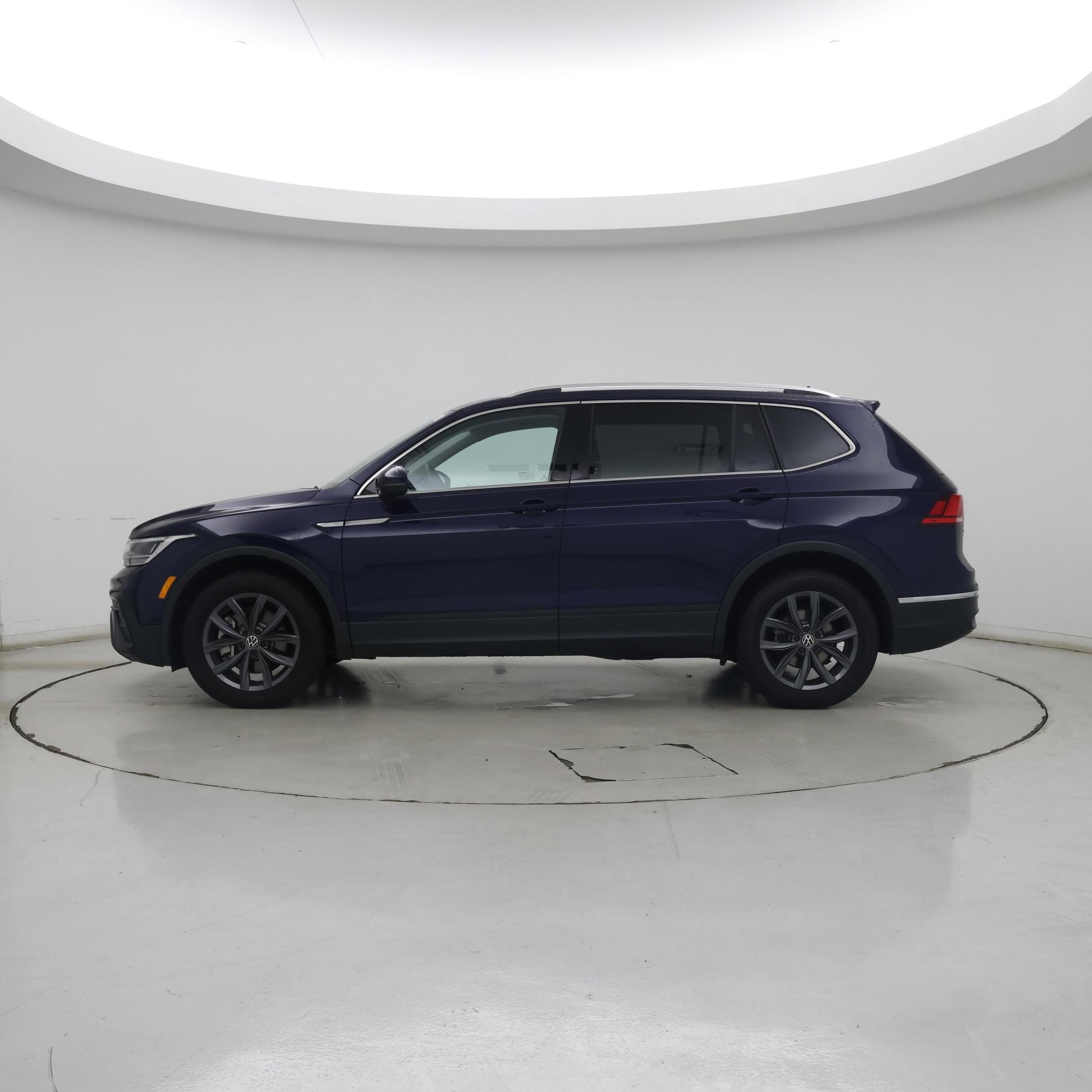 Thumbnail: 2023 Volkswagen Tiguan - 3