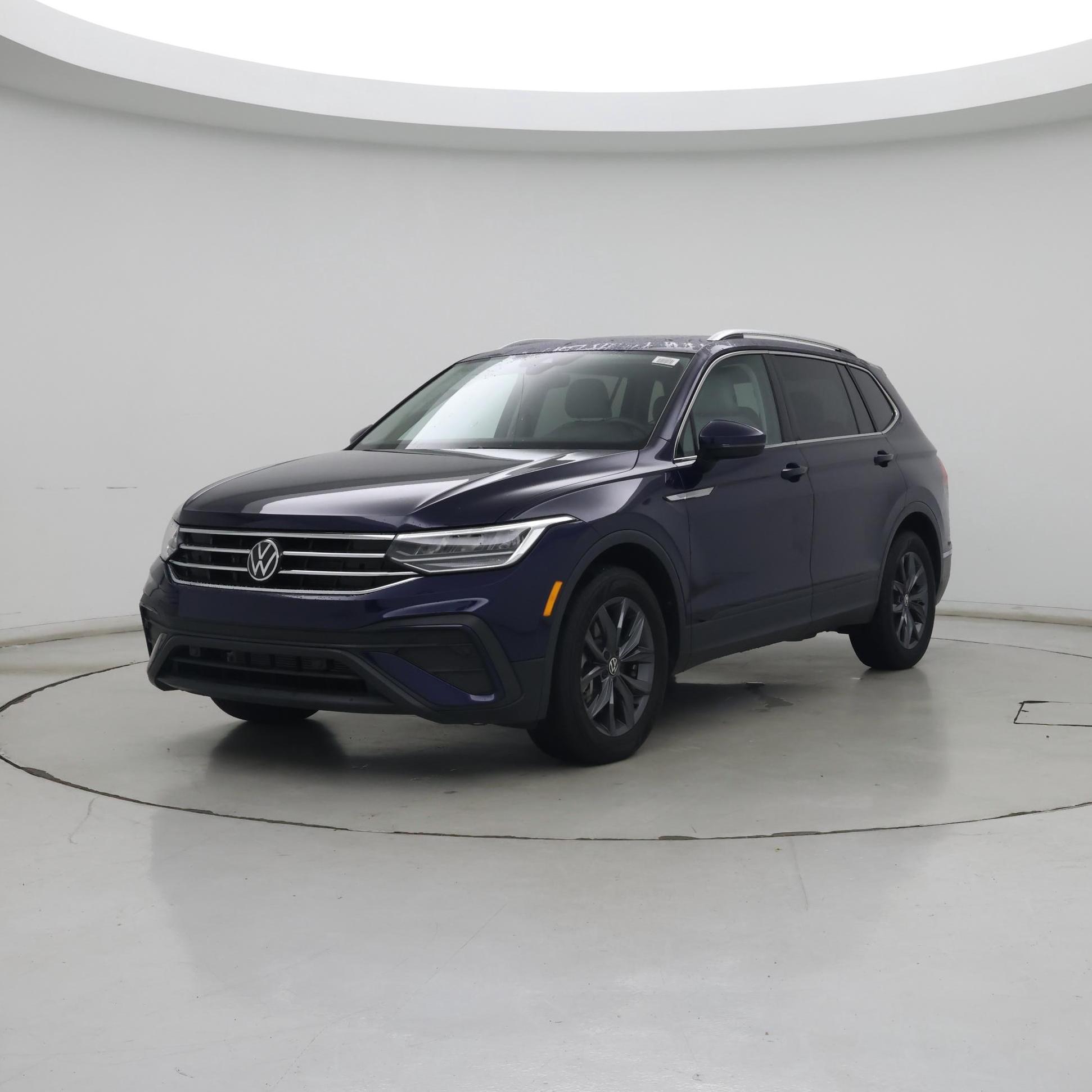Thumbnail: 2023 Volkswagen Tiguan - 4