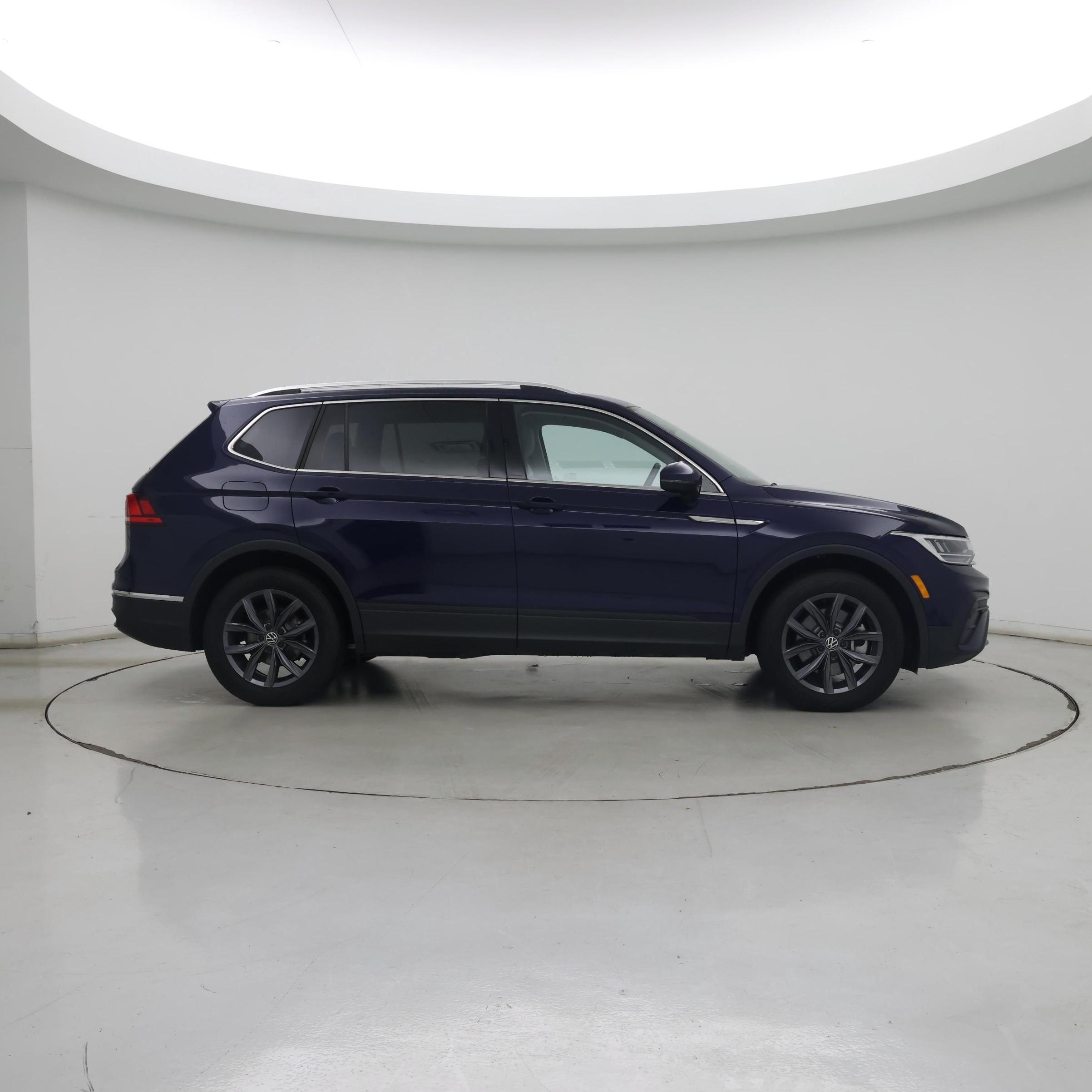 Thumbnail: 2023 Volkswagen Tiguan - 7