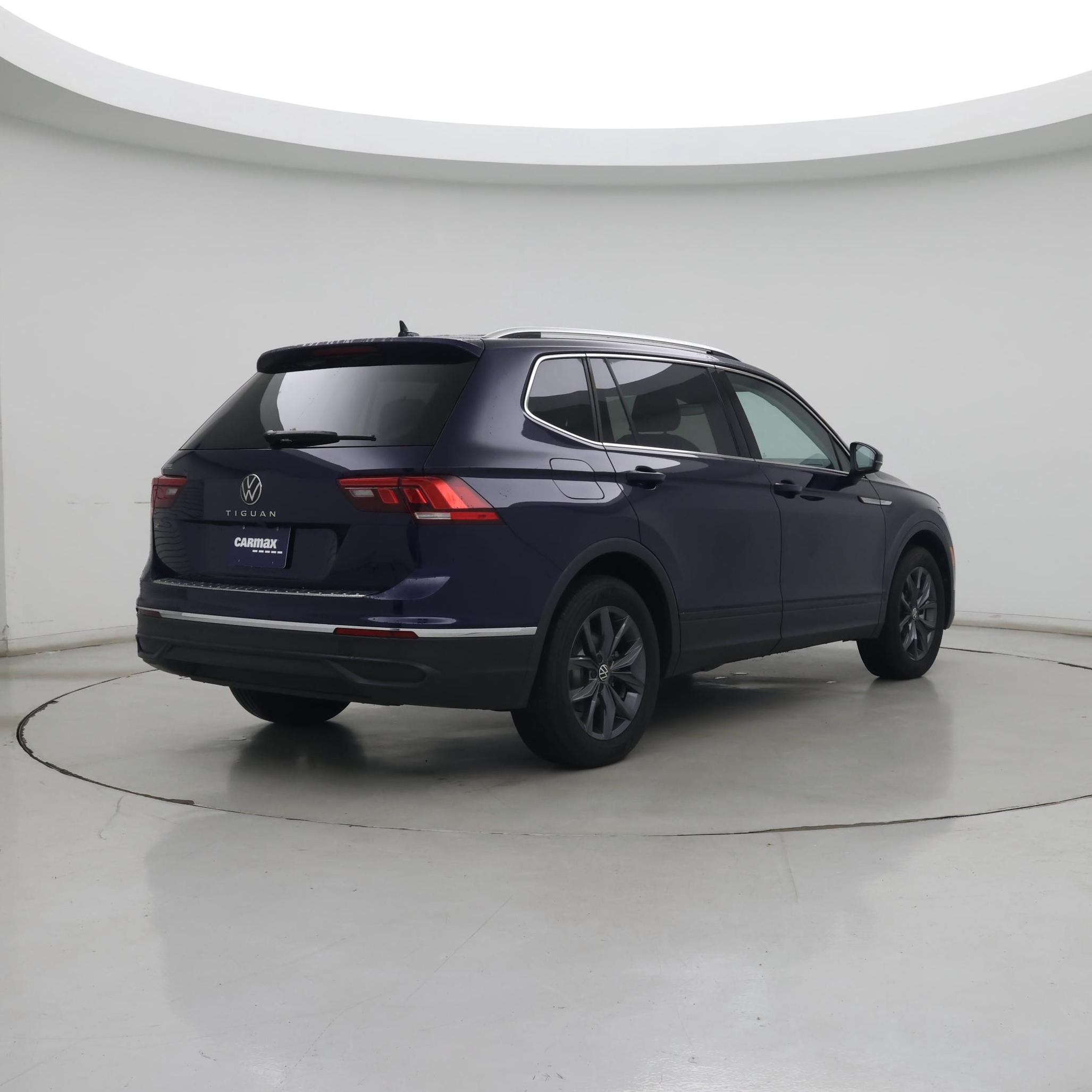 Thumbnail: 2023 Volkswagen Tiguan - 8