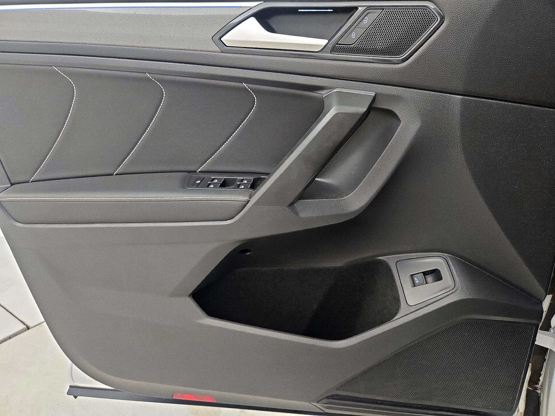 Thumbnail: 2022 Volkswagen Tiguan - 12