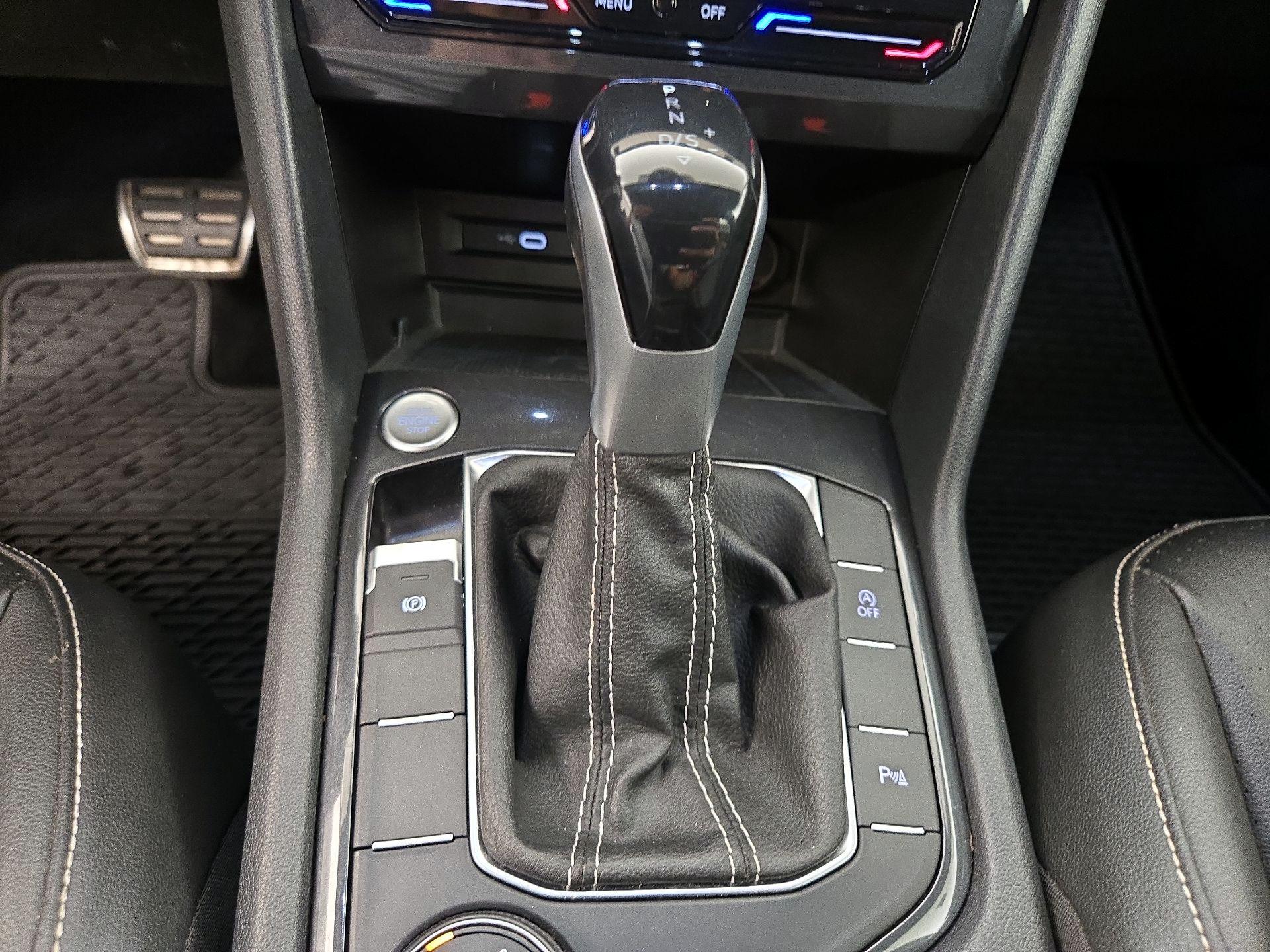 Thumbnail: 2022 Volkswagen Tiguan - 17