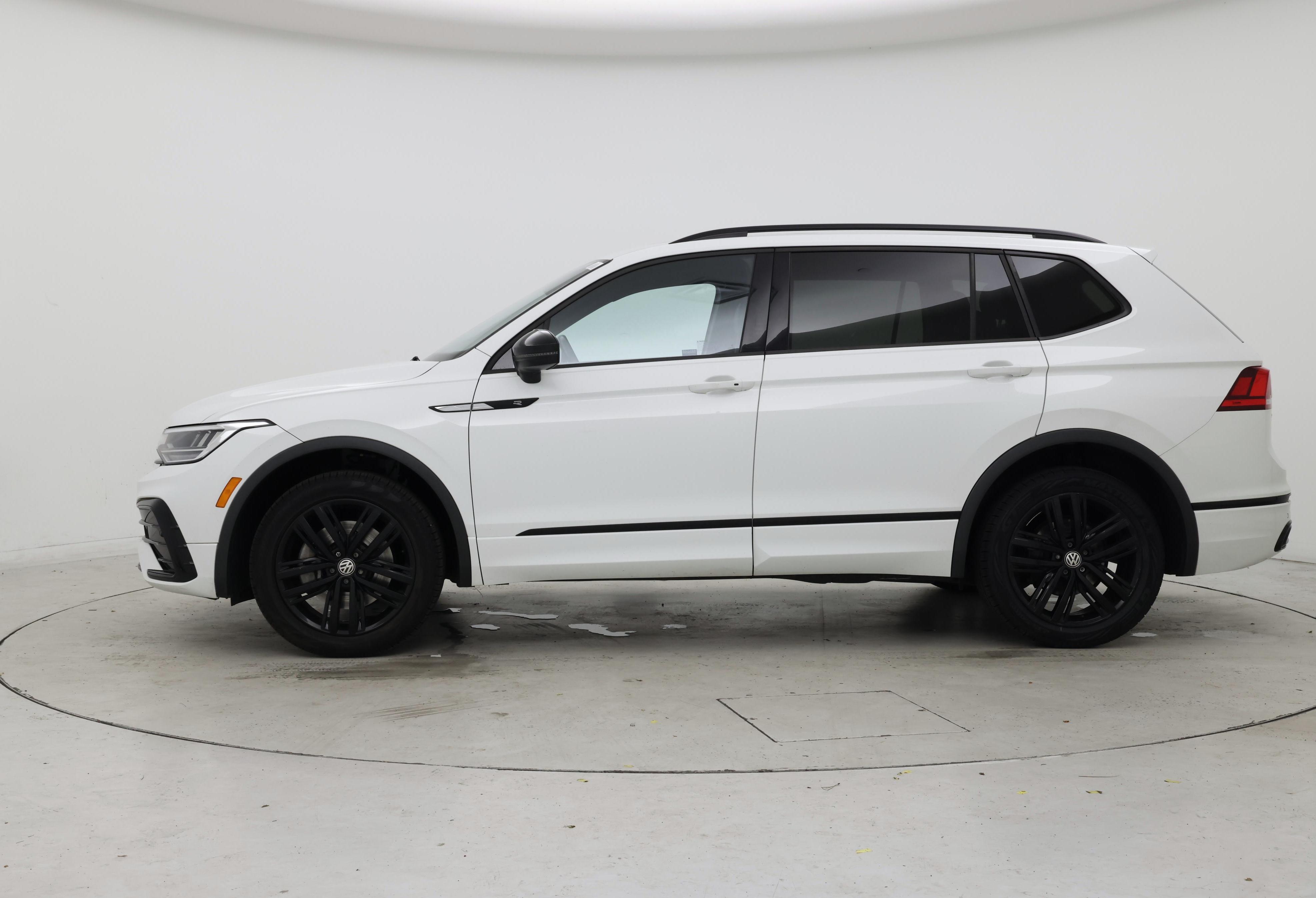 Thumbnail: 2022 Volkswagen Tiguan - 3