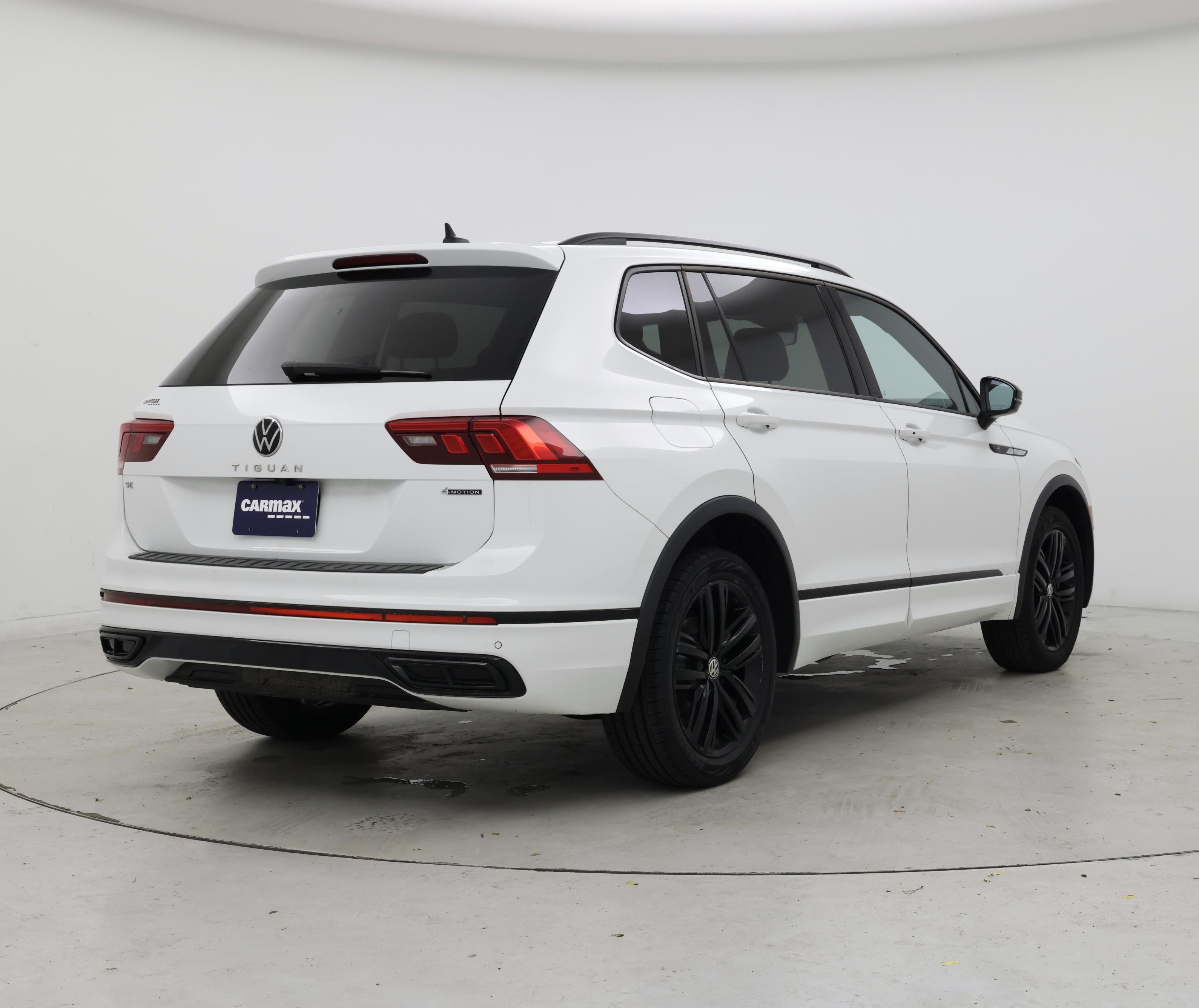 Thumbnail: 2022 Volkswagen Tiguan - 8