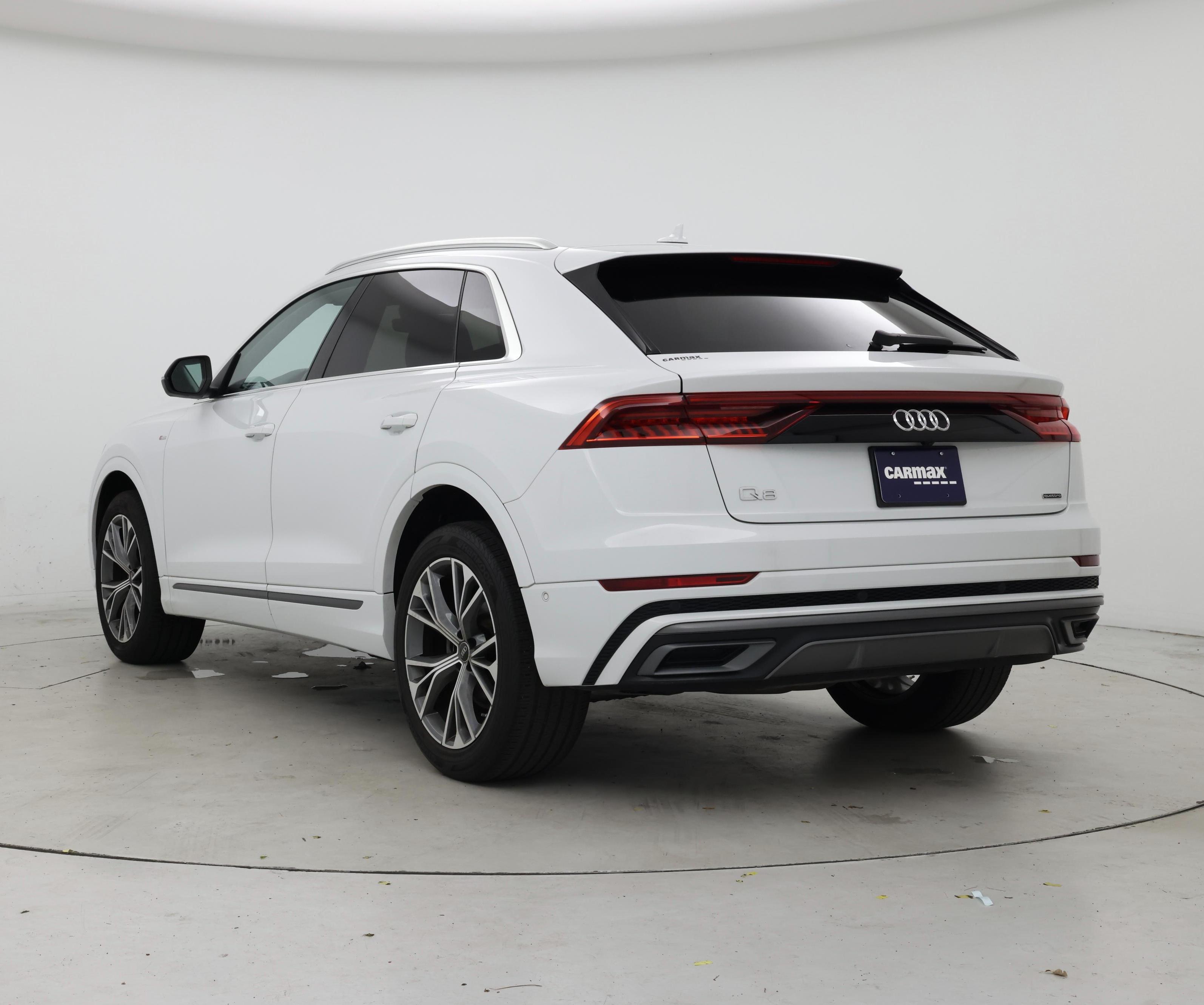 Thumbnail: 2023 Audi Q8 - 2