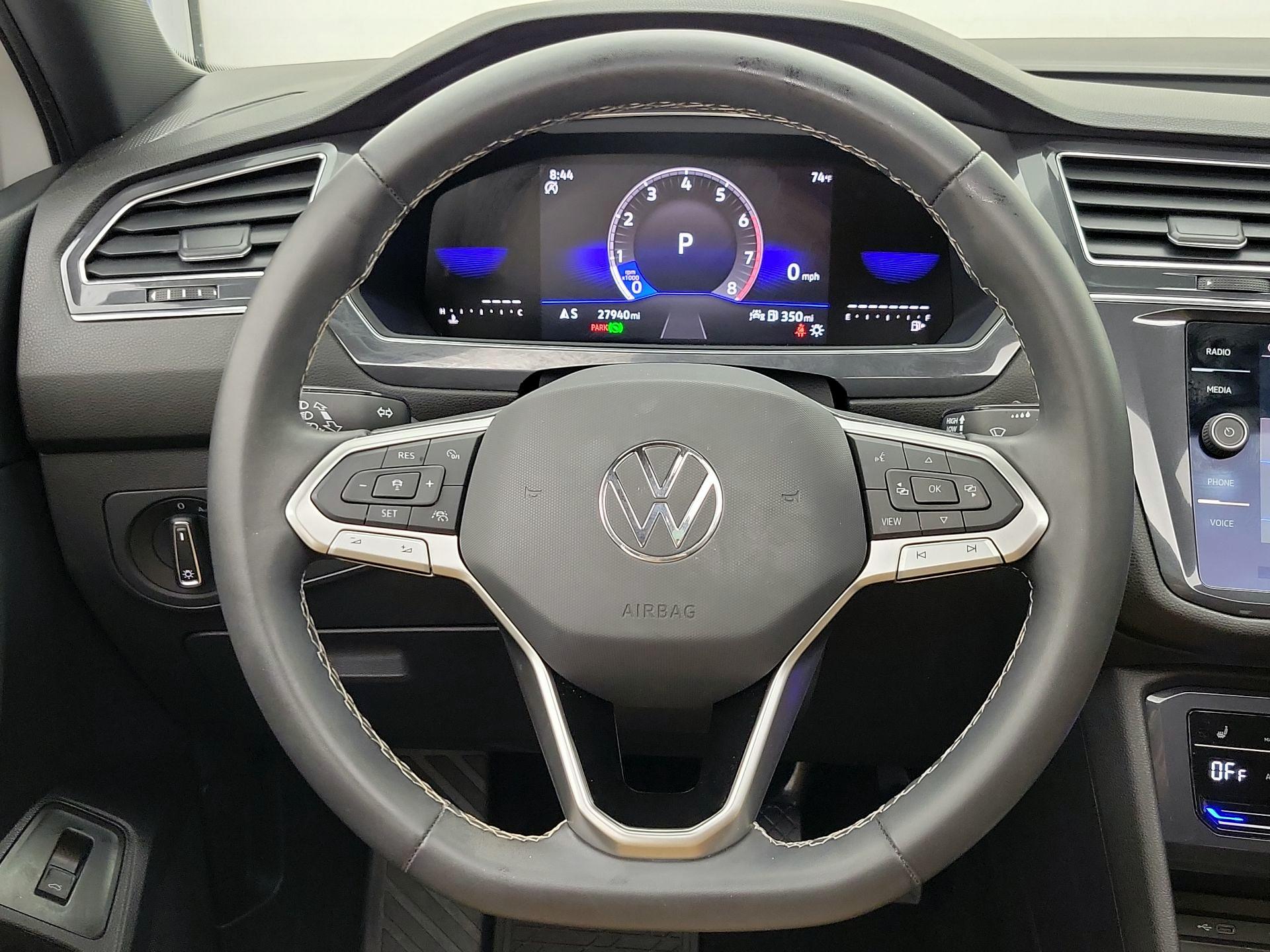 Thumbnail: 2023 Volkswagen Tiguan - 10