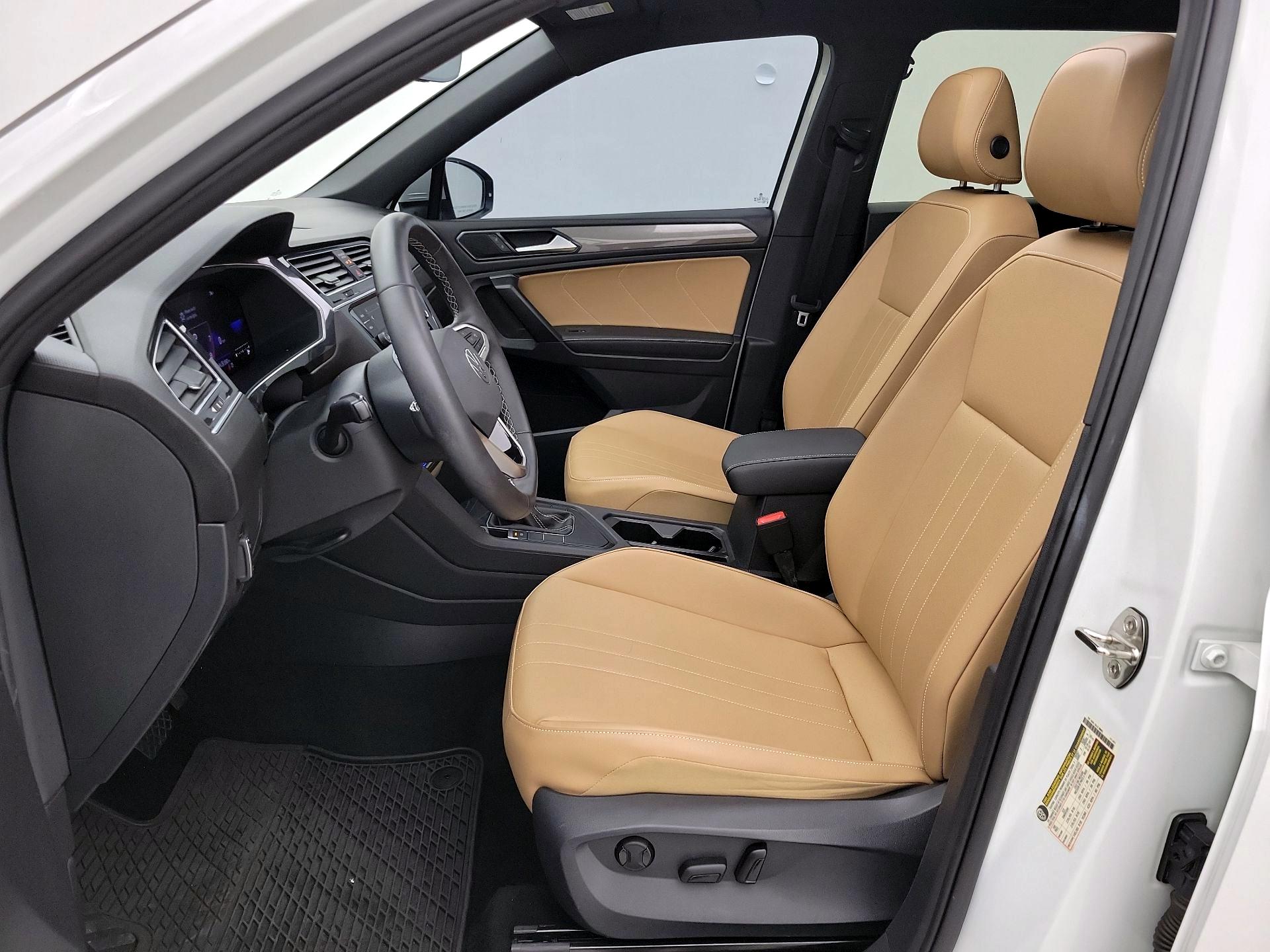 Thumbnail: 2023 Volkswagen Tiguan - 11