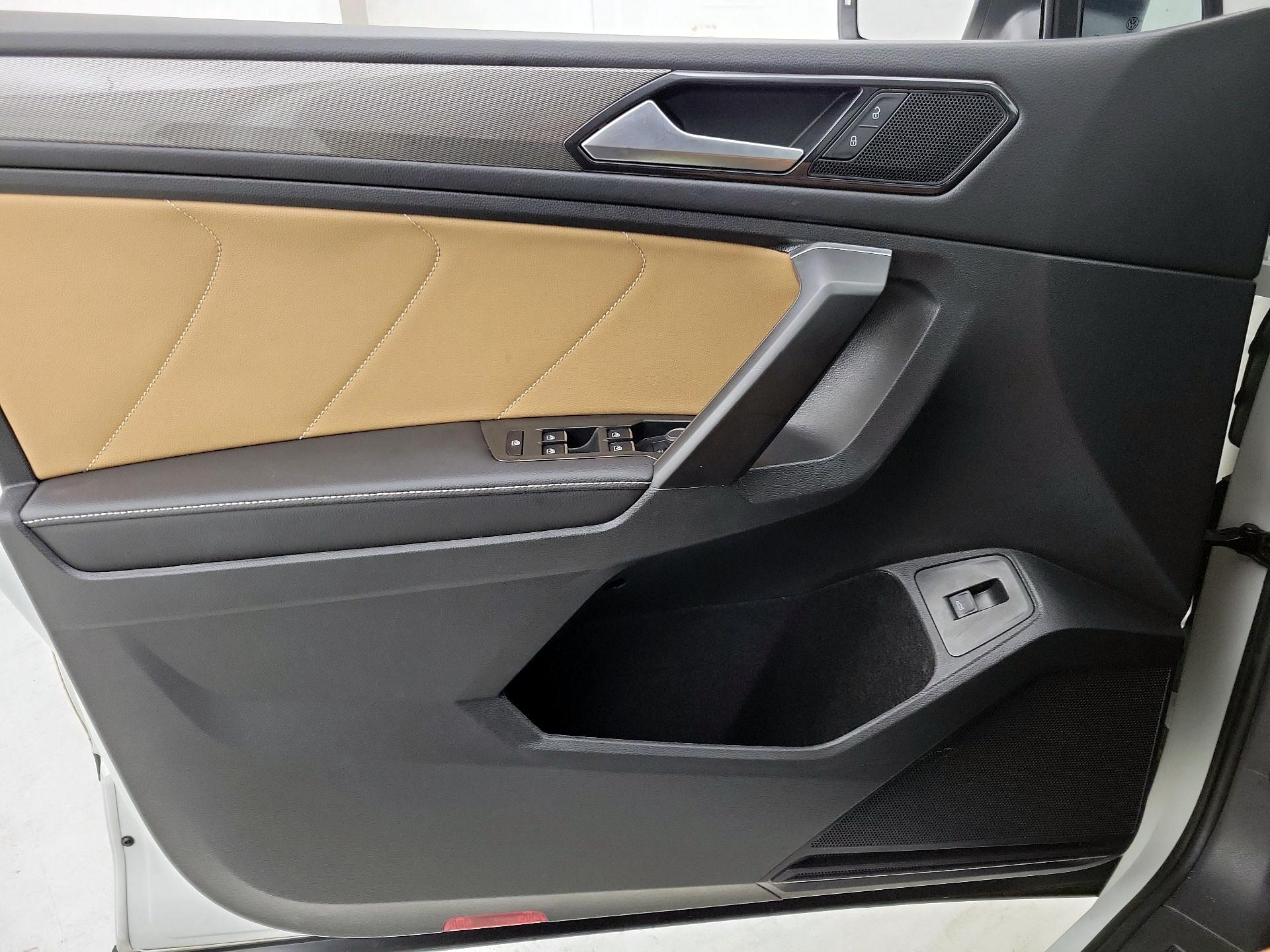 Thumbnail: 2023 Volkswagen Tiguan - 12