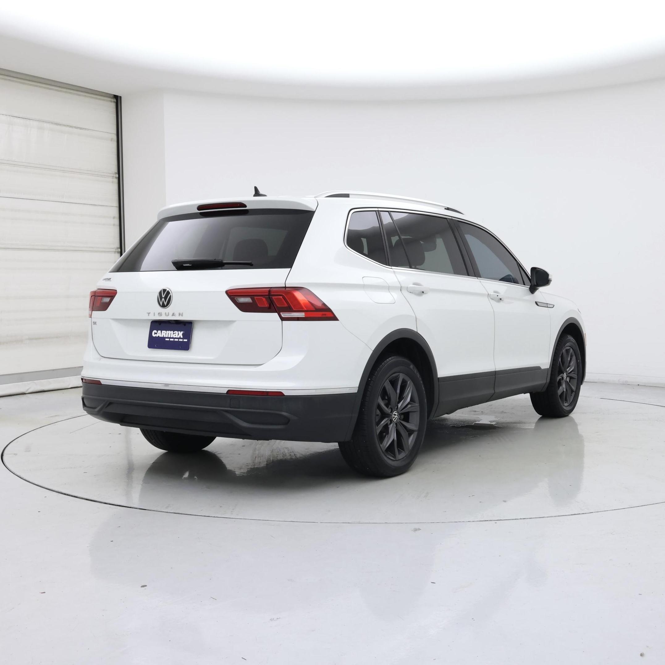 Thumbnail: 2023 Volkswagen Tiguan - 8