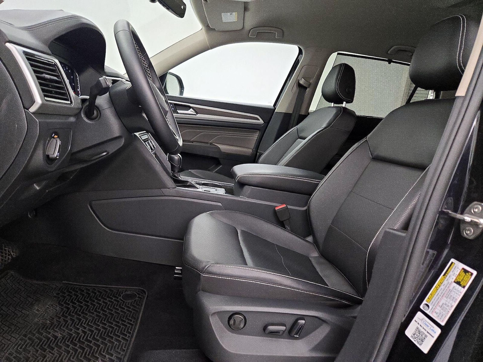2023 Volkswagen Atlas SE w/Tech - Photo 12