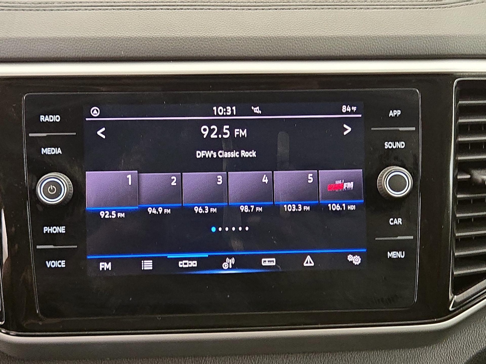 2023 Volkswagen Atlas SE w/Tech - Photo 16