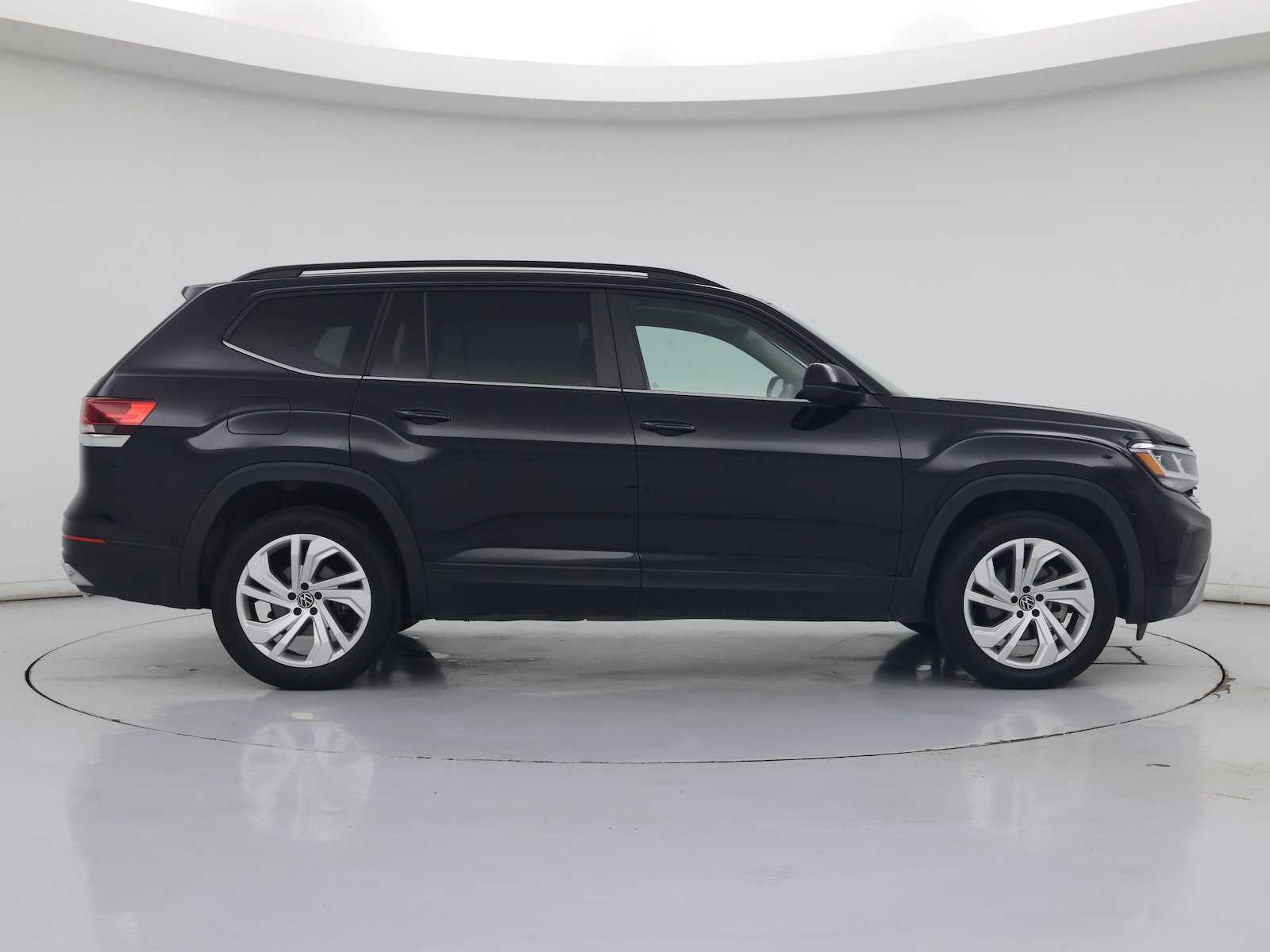 2023 Volkswagen Atlas SE w/Tech - Photo 8