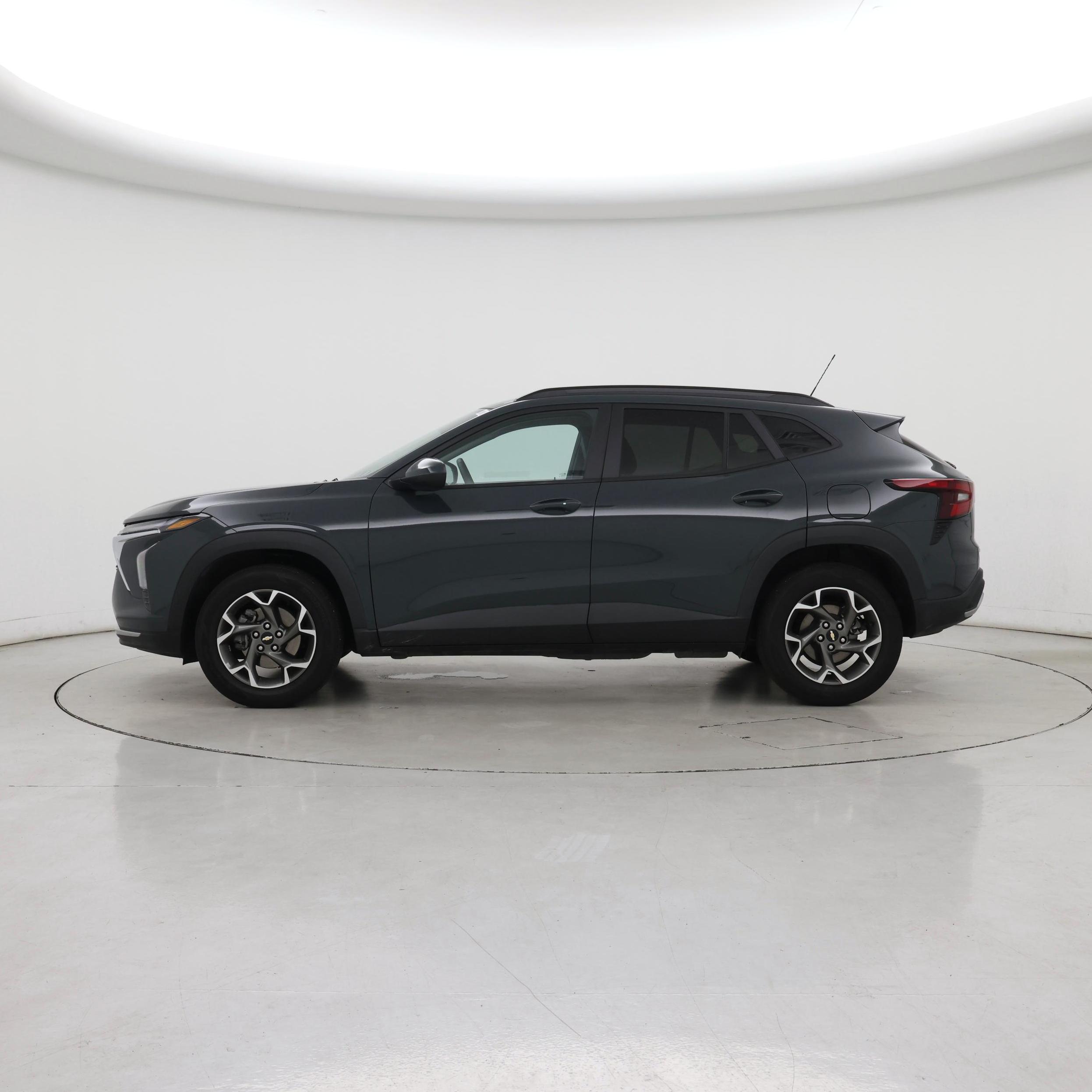 Thumbnail: 2026 Chevrolet Trax - 3