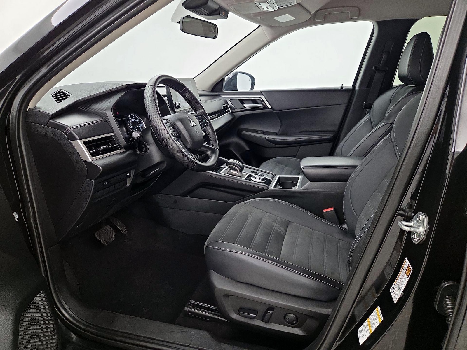 2024 Mitsubishi Outlander SE - Photo 12