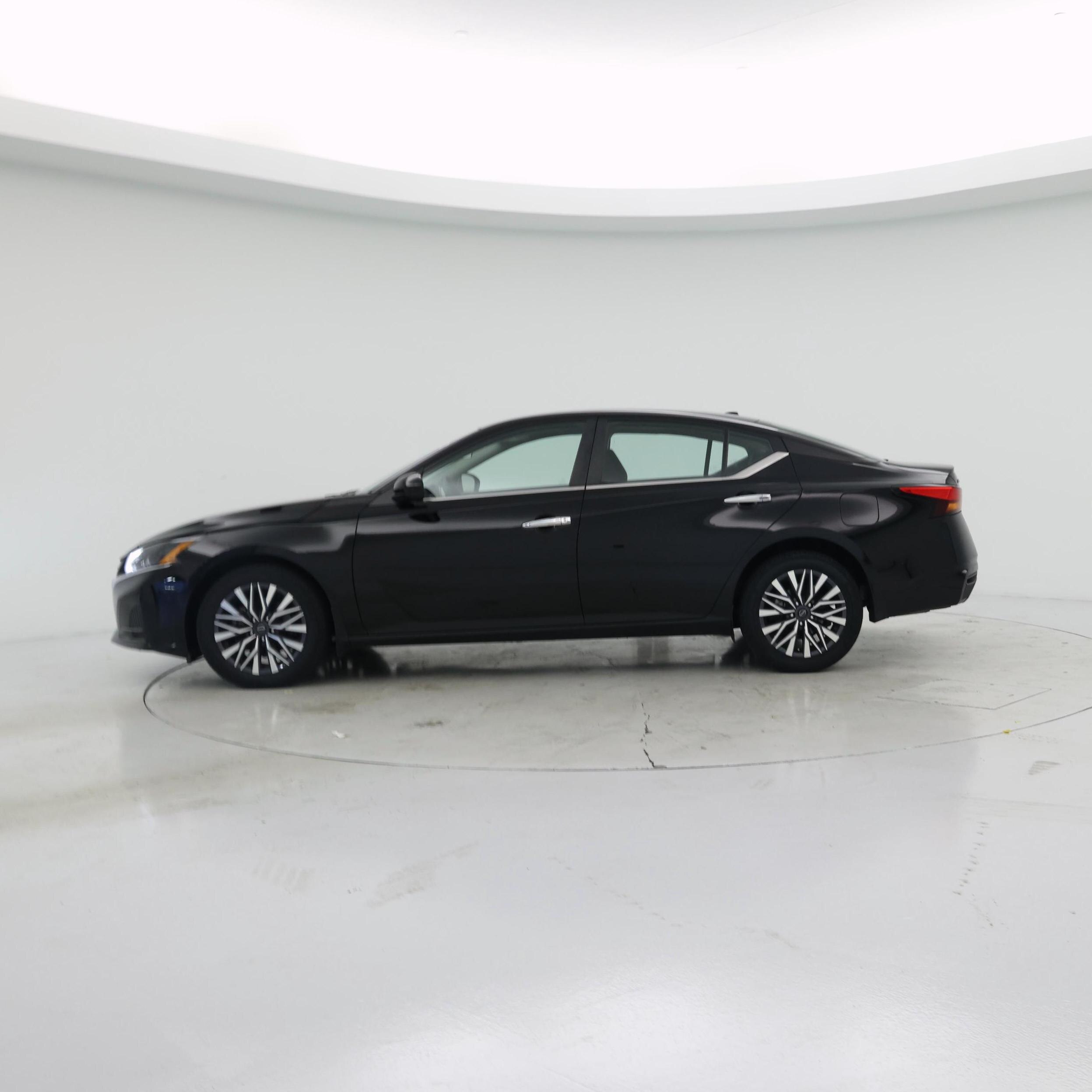 Thumbnail: 2023 Nissan Altima - 3