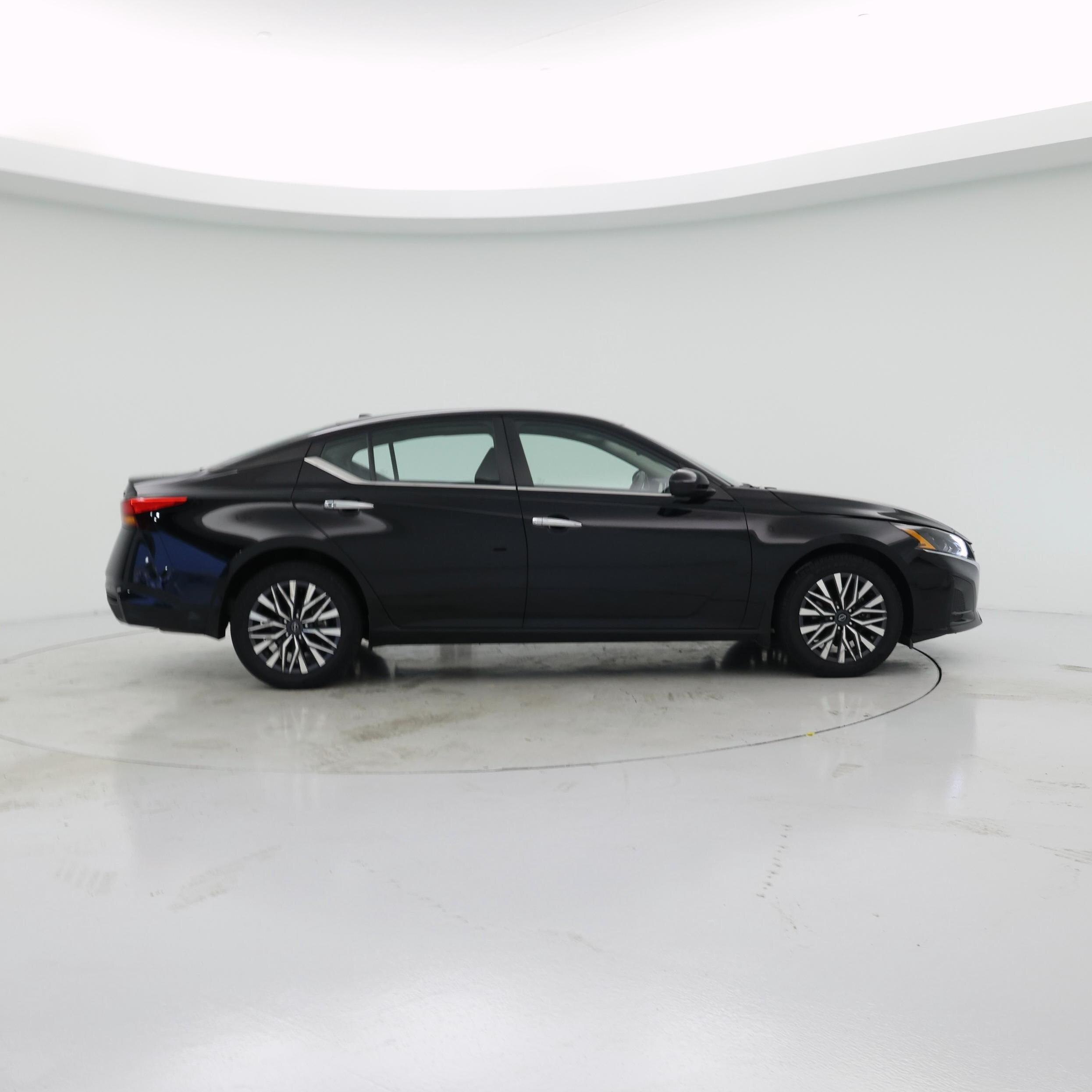 Thumbnail: 2023 Nissan Altima - 7