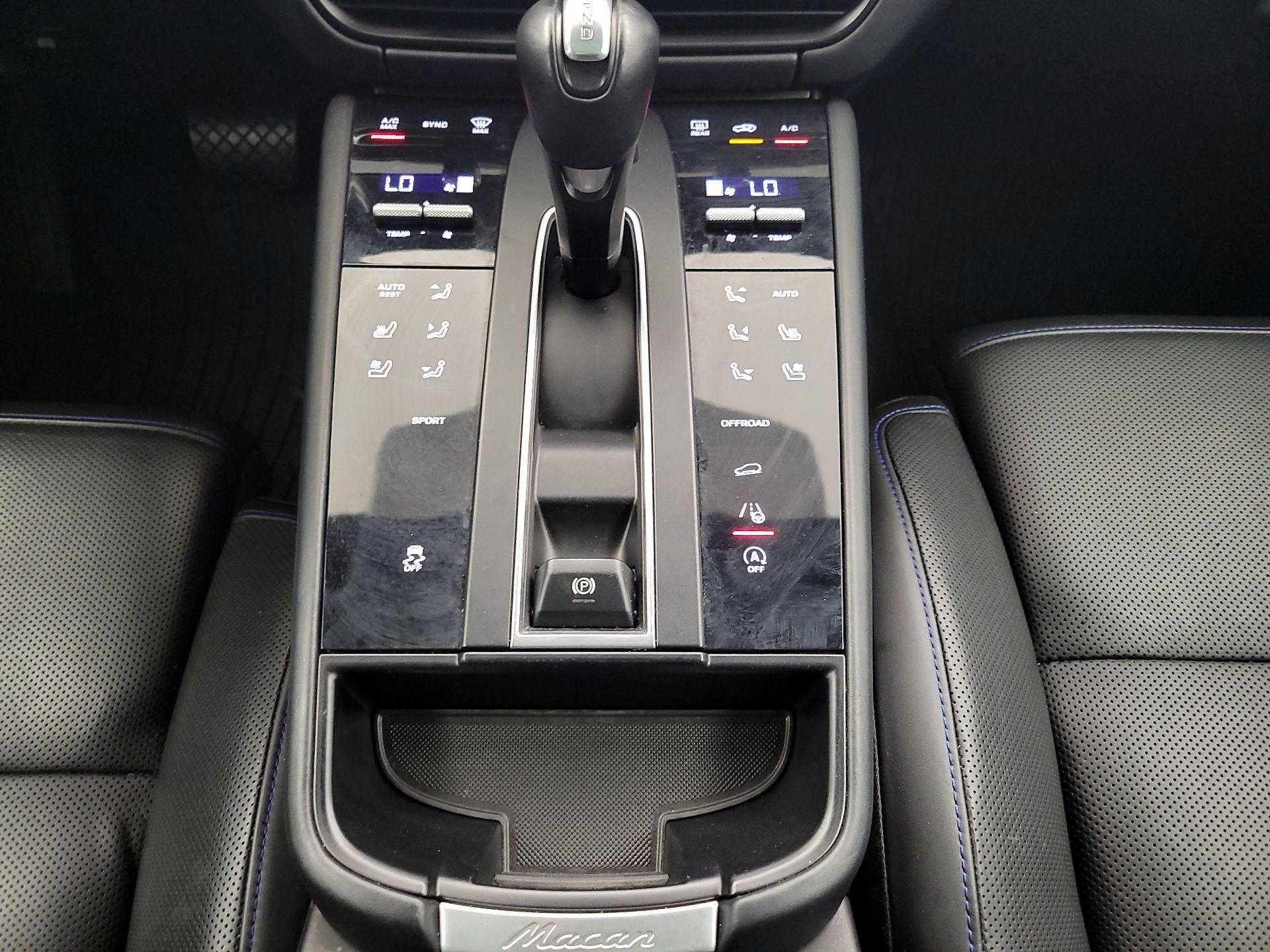 Thumbnail: 2023 Porsche Macan - 18