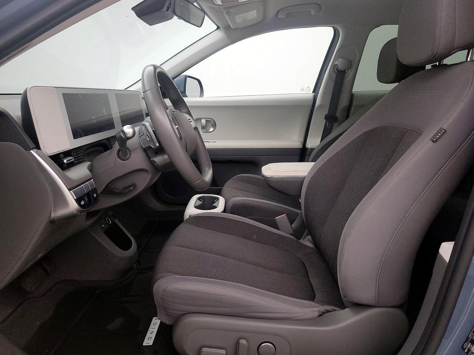 2024 Hyundai IONIQ 5 SE - Photo 12