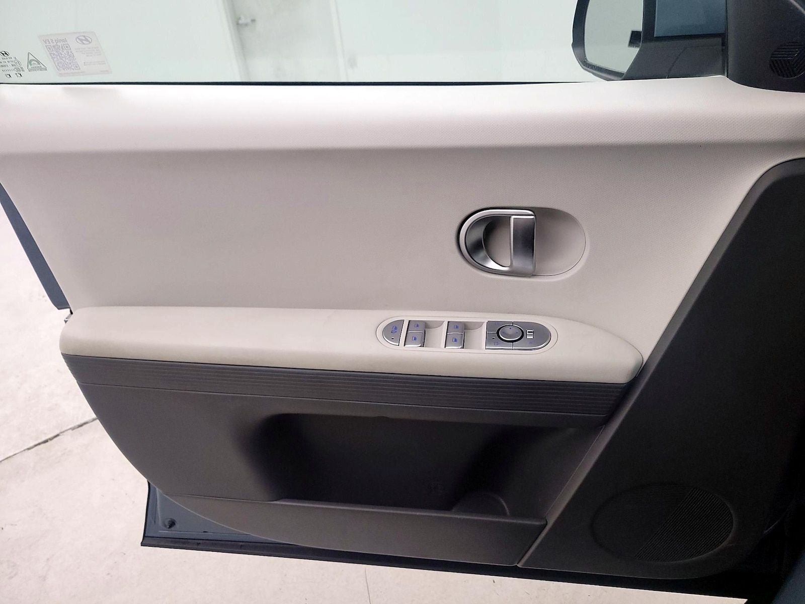 2024 Hyundai IONIQ 5 SE - Photo 13