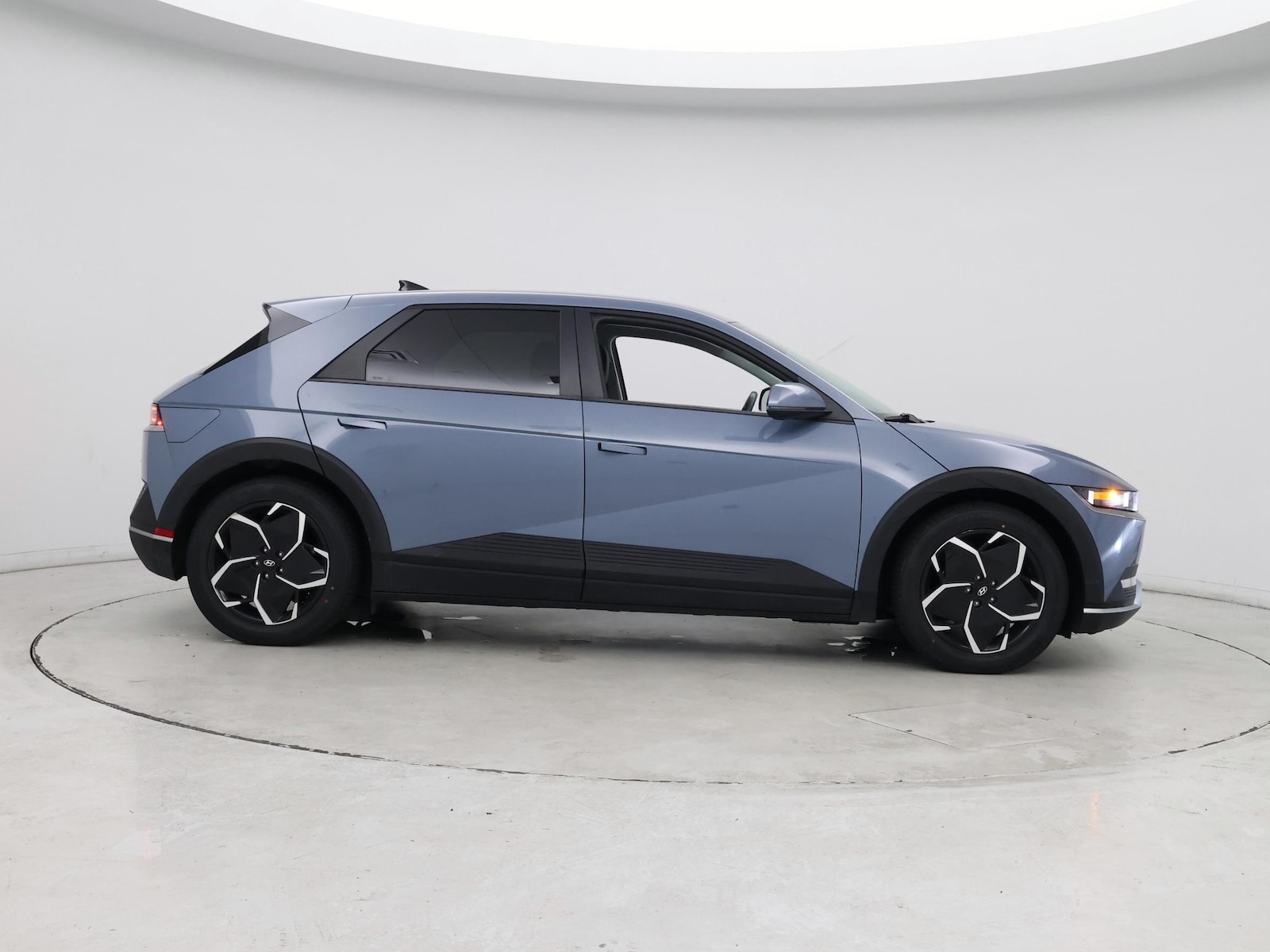 2024 Hyundai IONIQ 5 SE - Photo 8