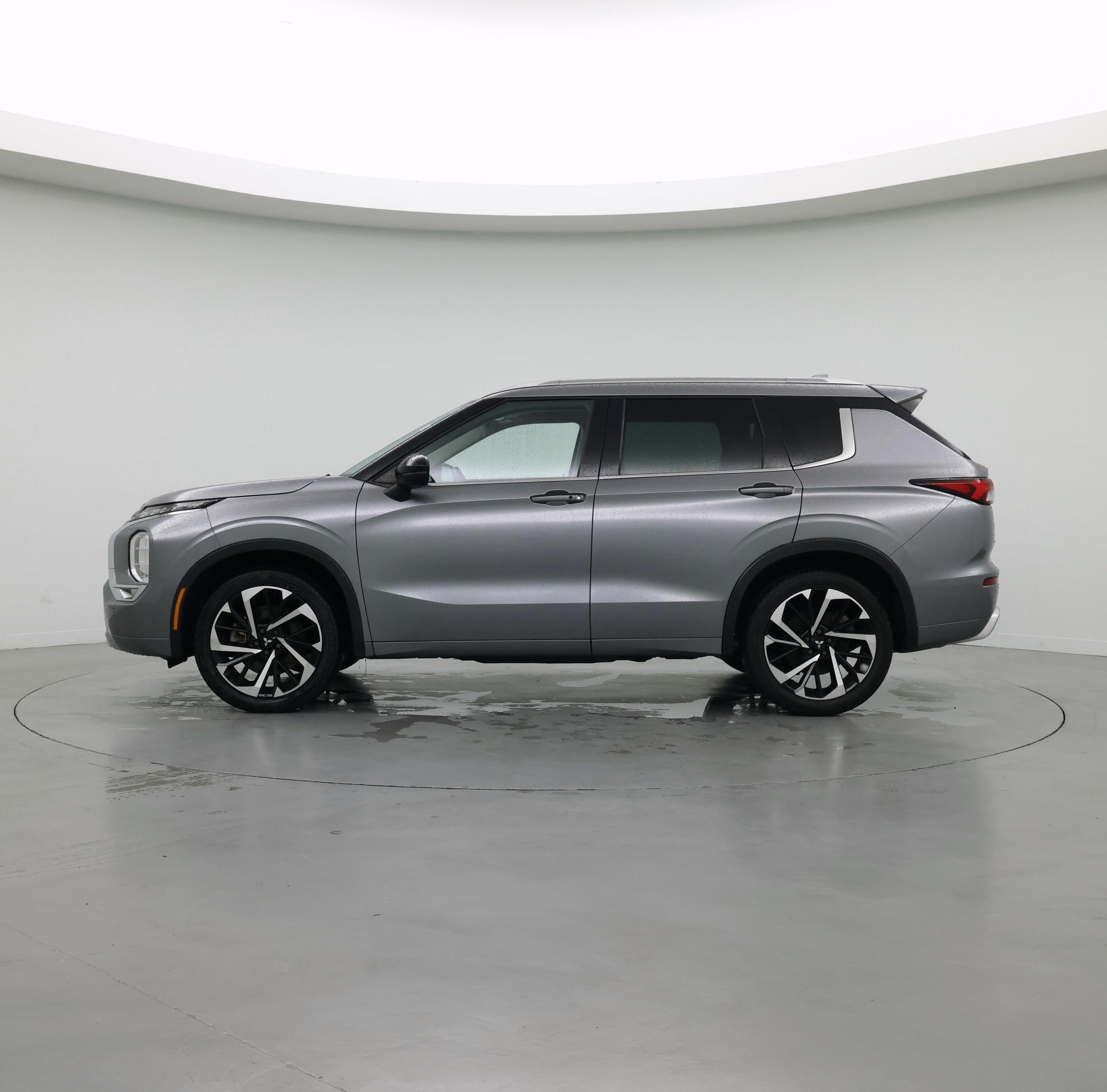 Thumbnail: 2022 Mitsubishi Outlander - 3
