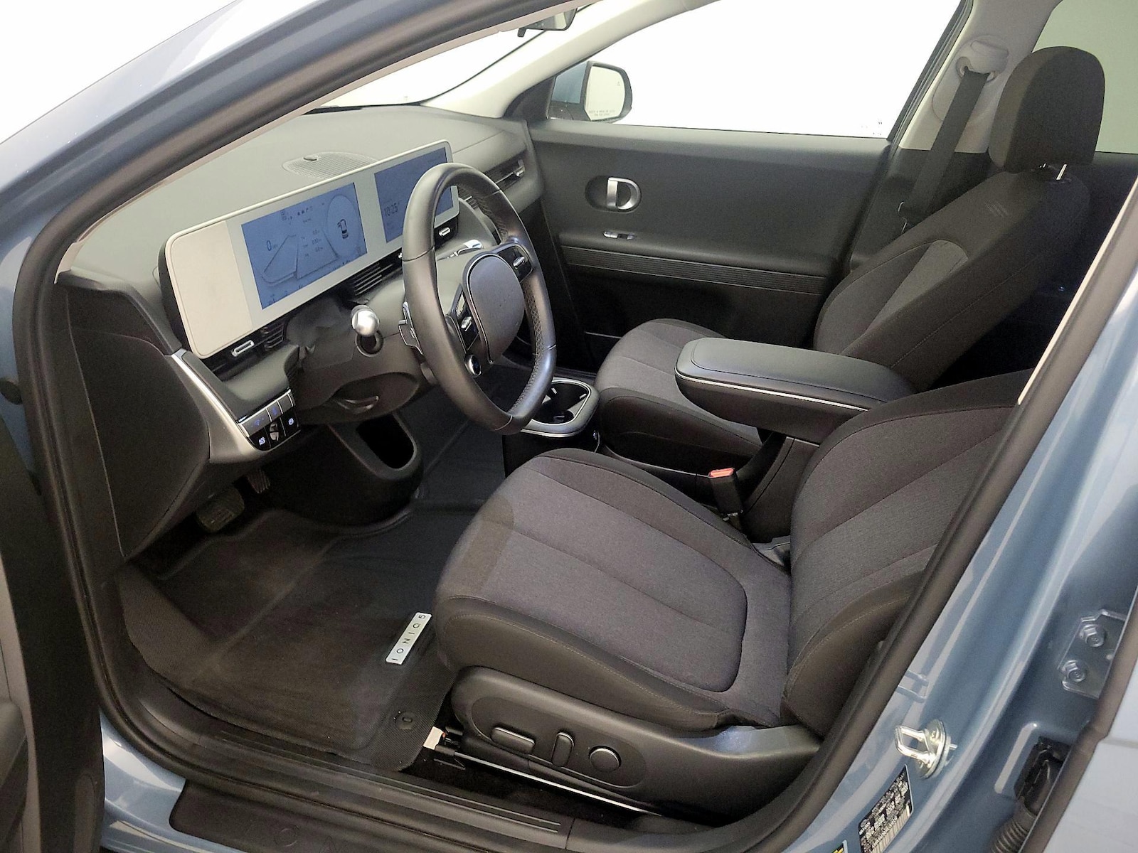 2024 Hyundai IONIQ 5 SE - Photo 12