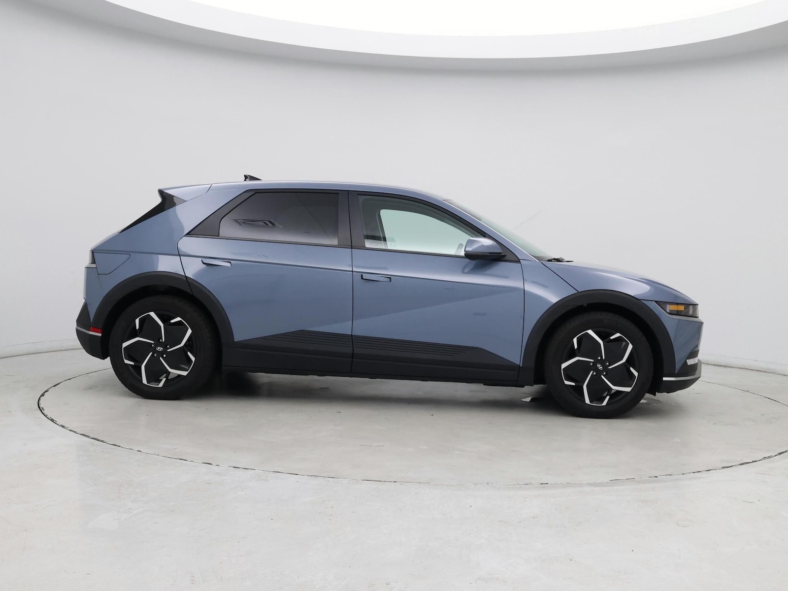 2024 Hyundai IONIQ 5 SE - Photo 8