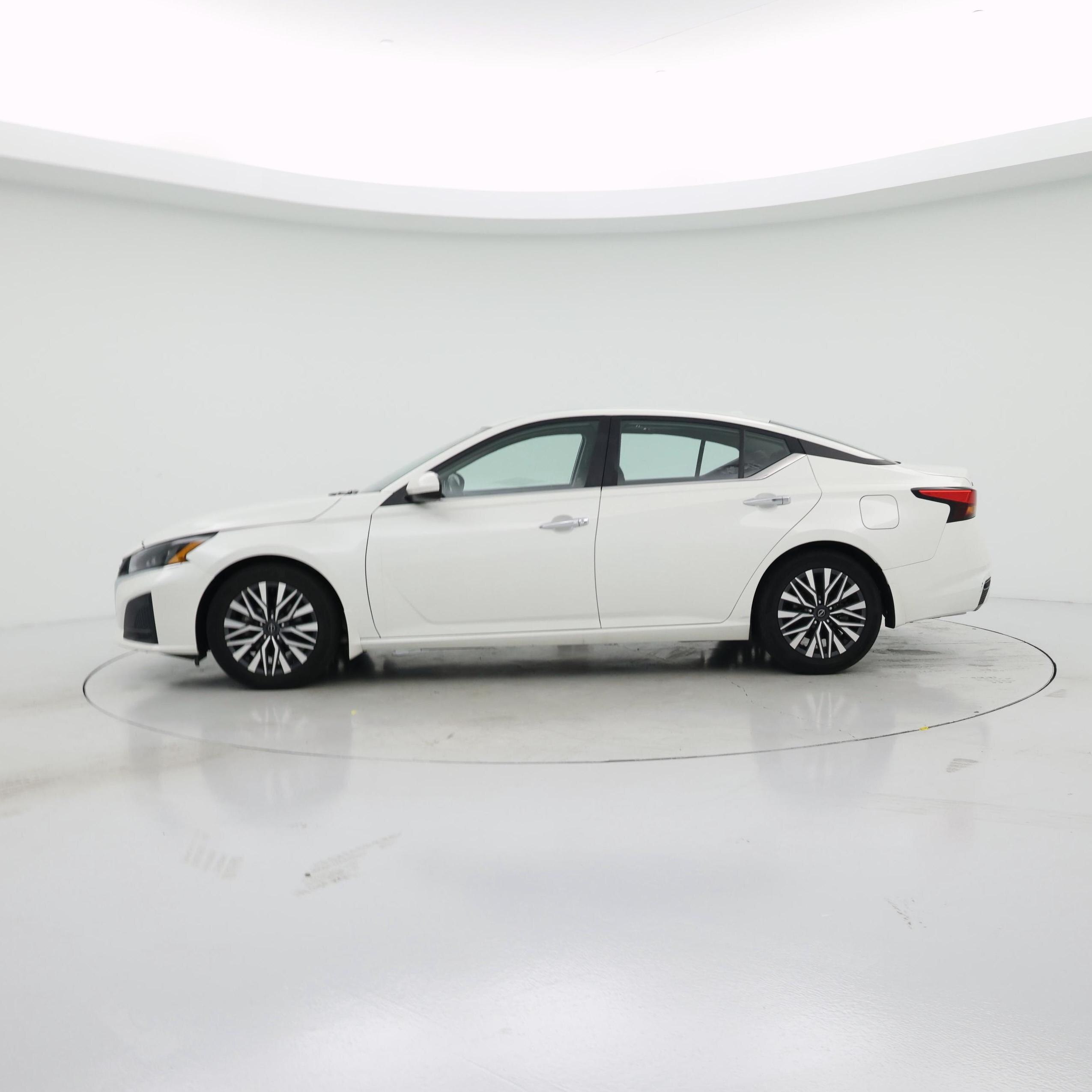 Thumbnail: 2024 Nissan Altima - 3