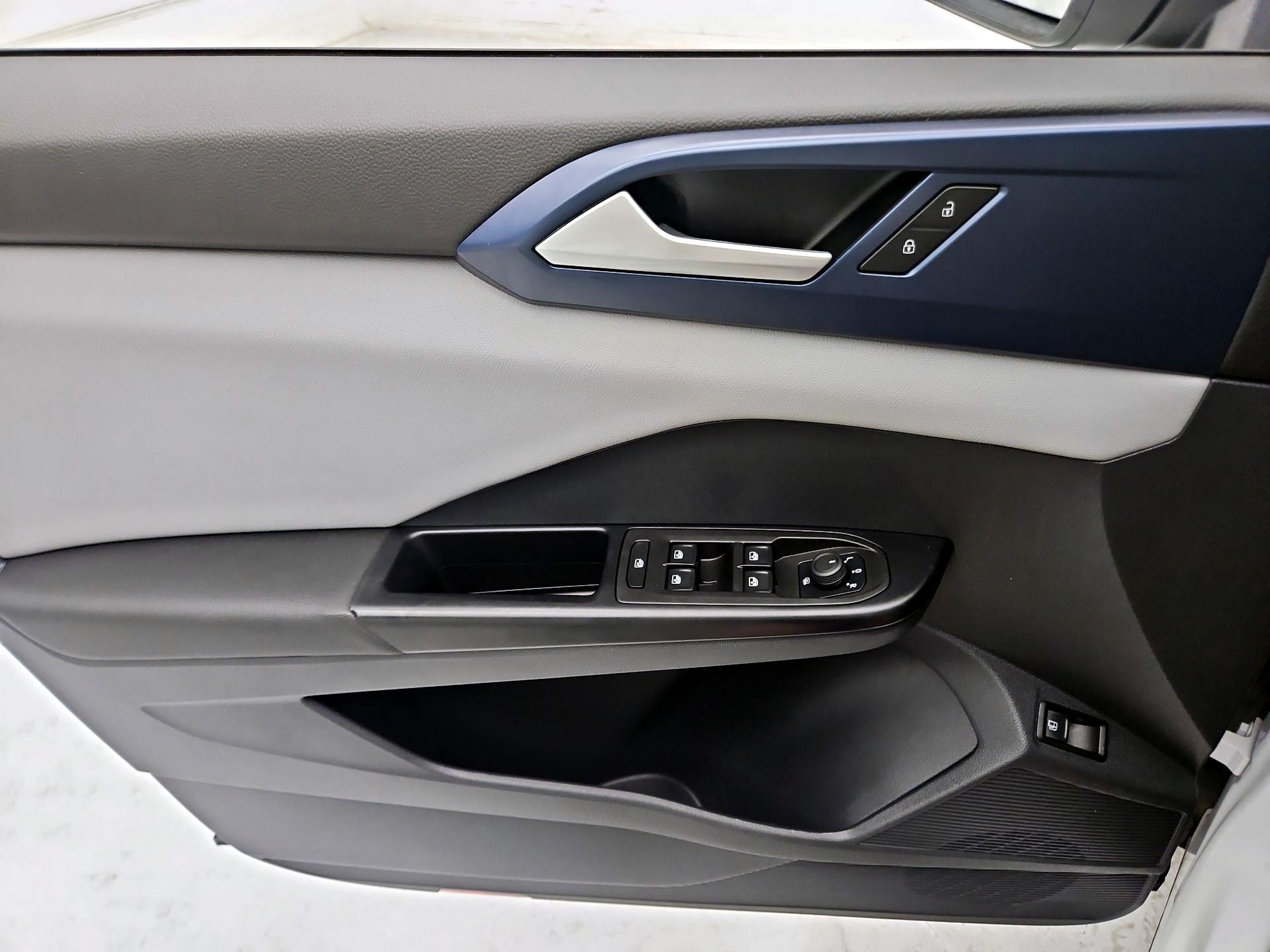 Thumbnail: 2023 Volkswagen Taos - 12