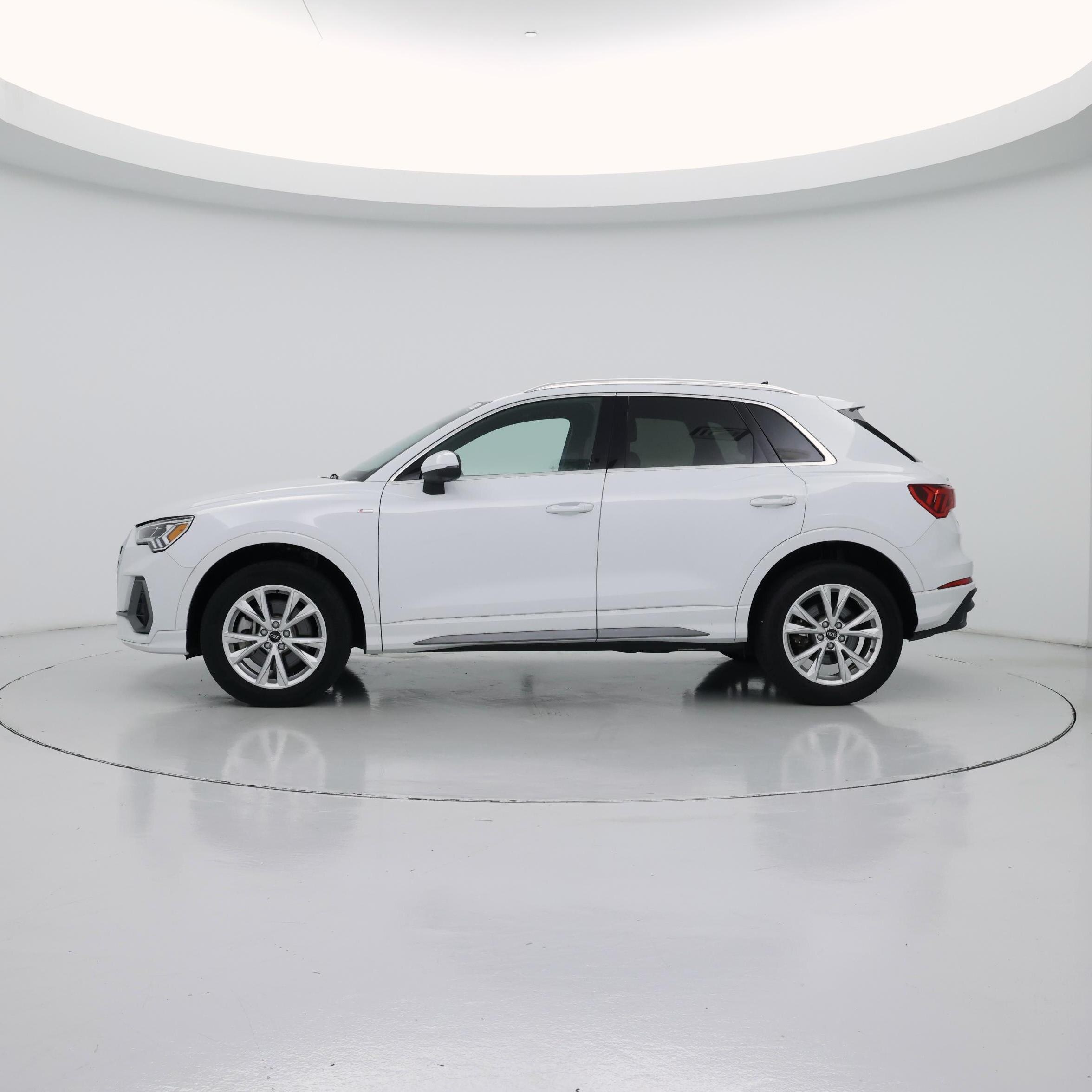 Thumbnail: 2023 Audi Q3 - 3
