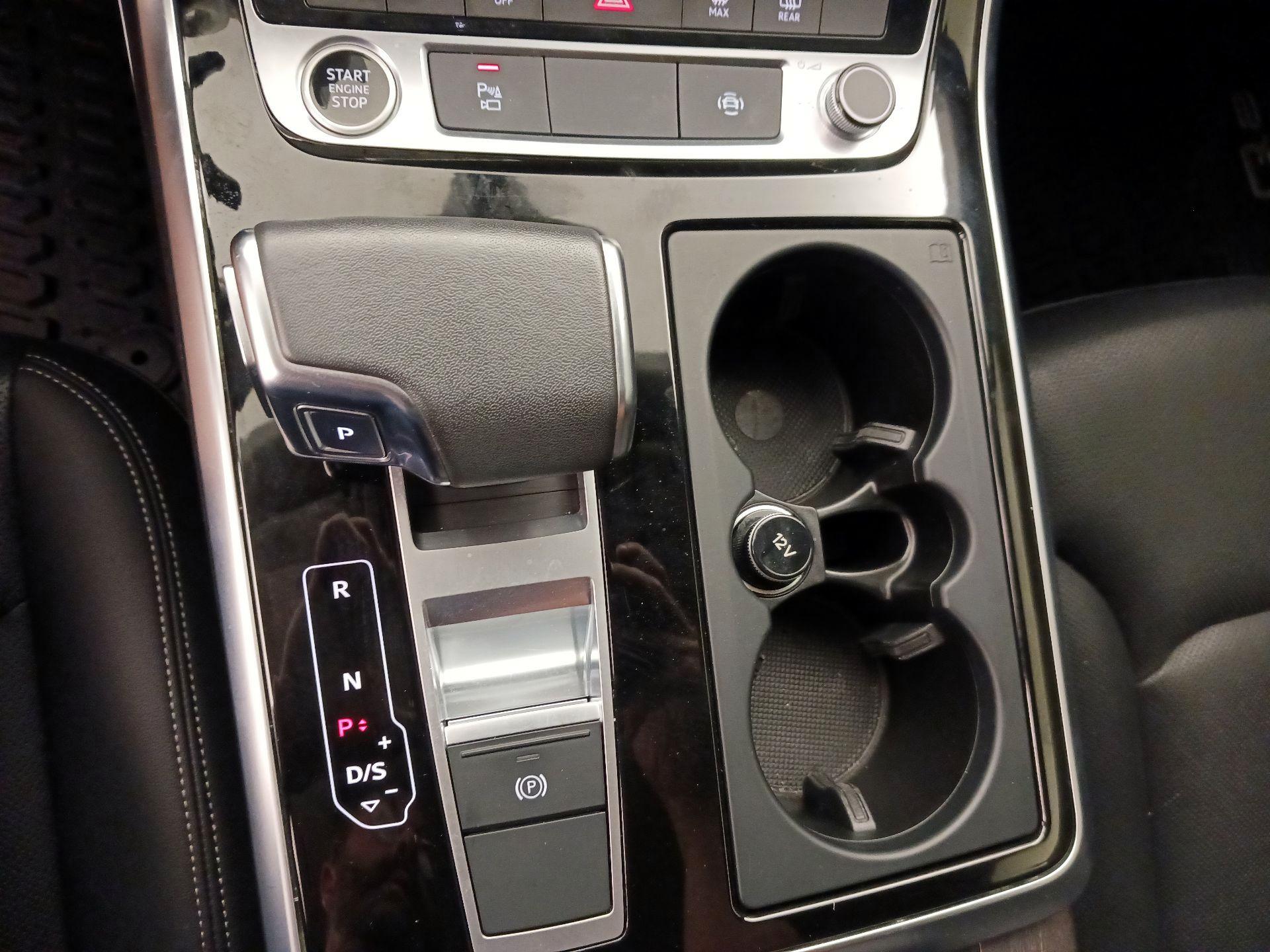 Thumbnail: 2023 Audi Q8 - 17