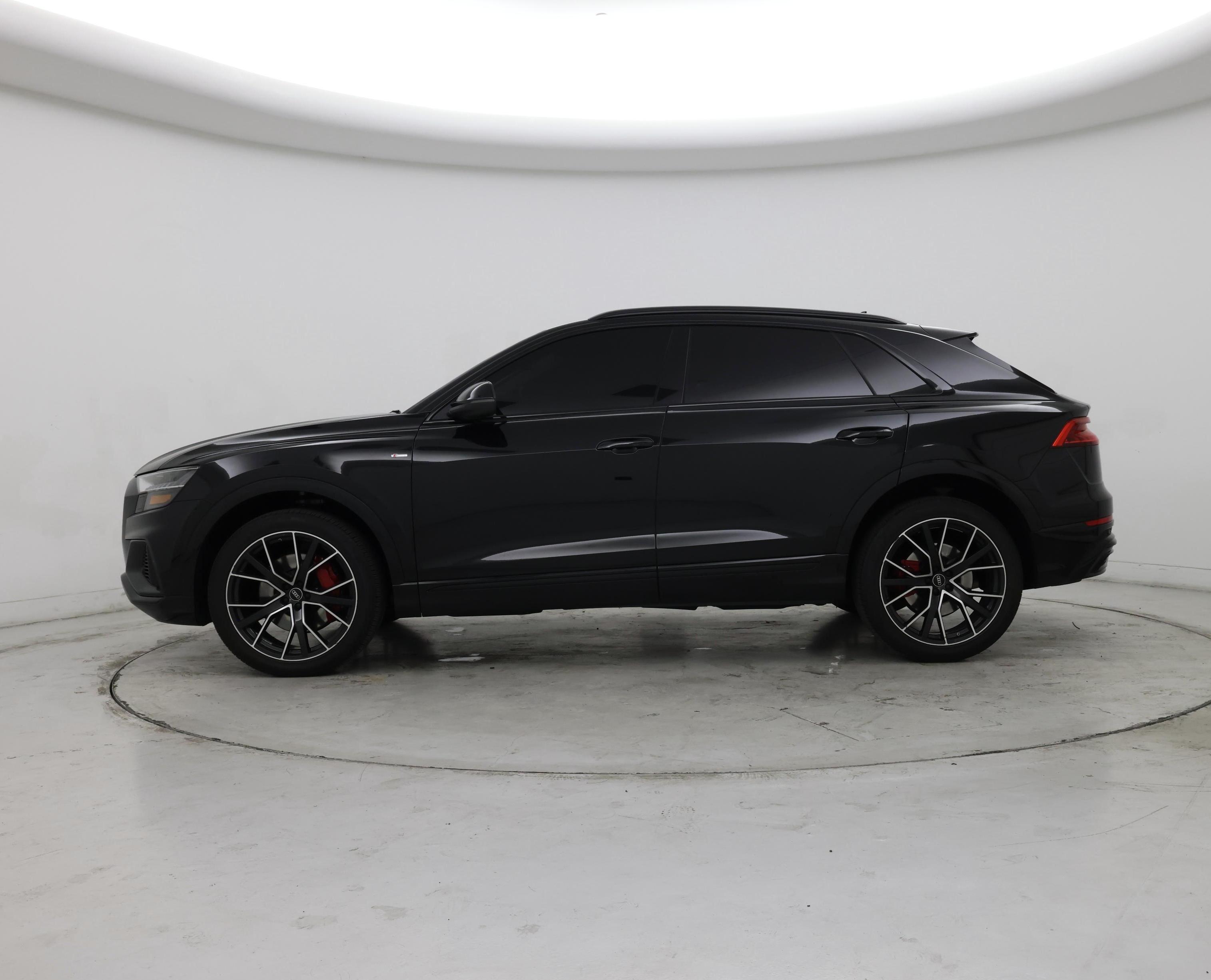 Thumbnail: 2023 Audi Q8 - 3