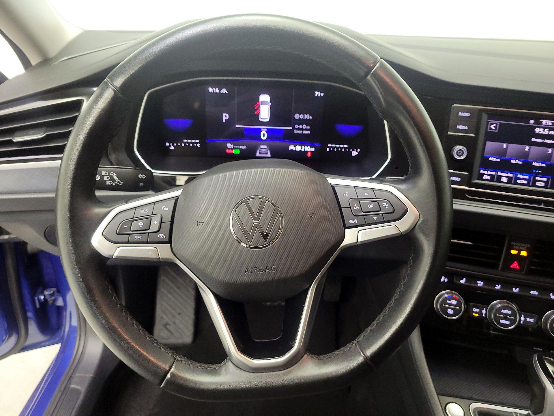 Thumbnail: 2024 Volkswagen Jetta - 10