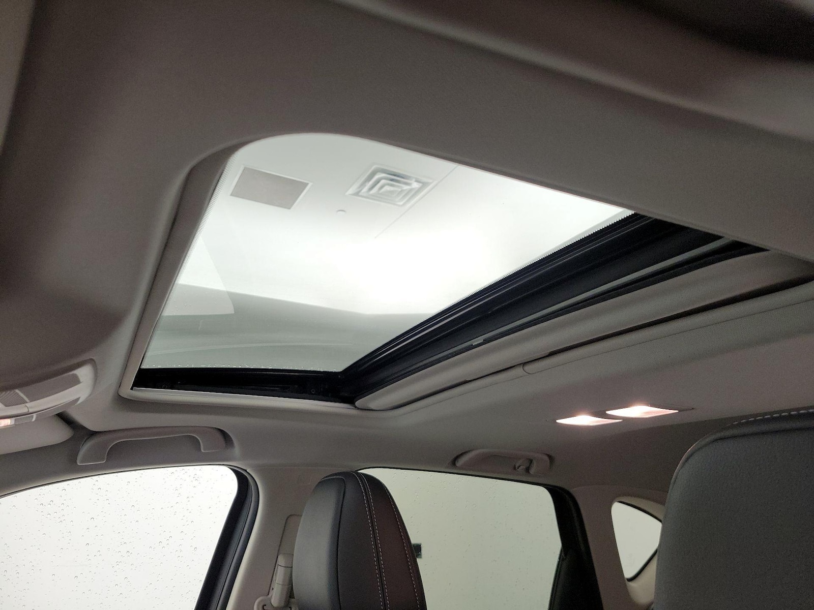 Sunroof(s) & Overhead Airbags
