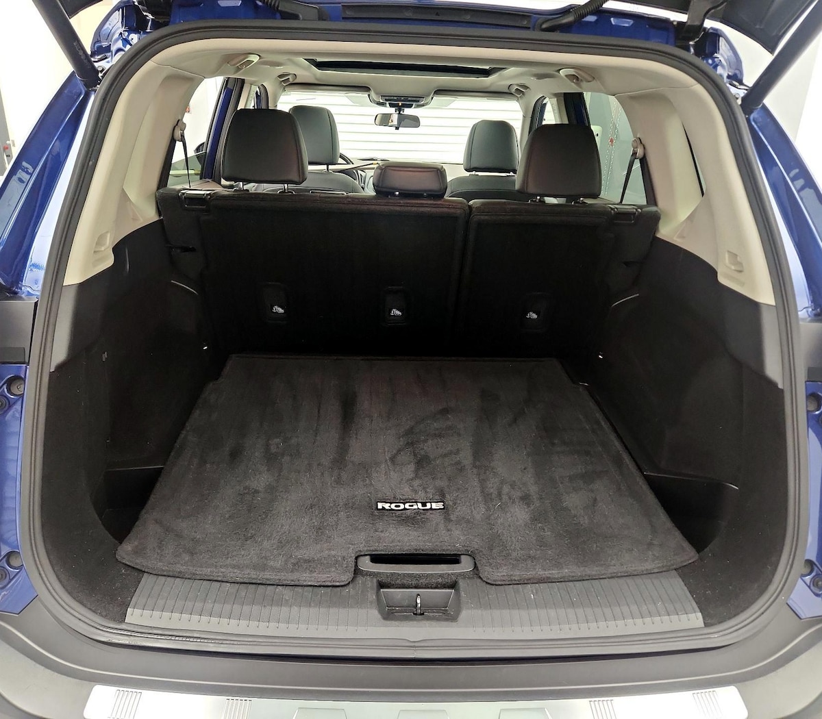 Trunk/Cargo (Seats Up)