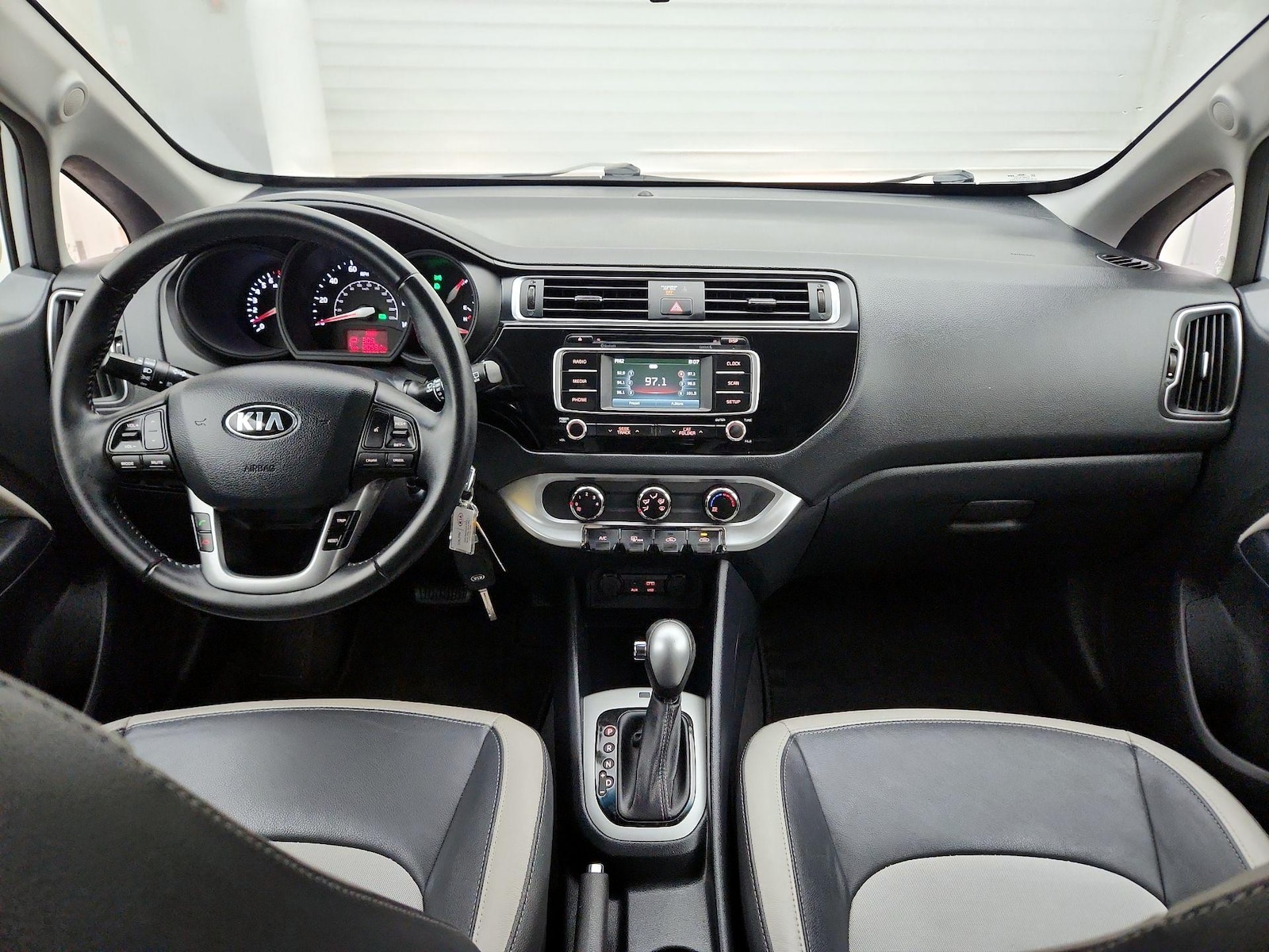 2017 Kia Rio 5-Door EX - Photo 10