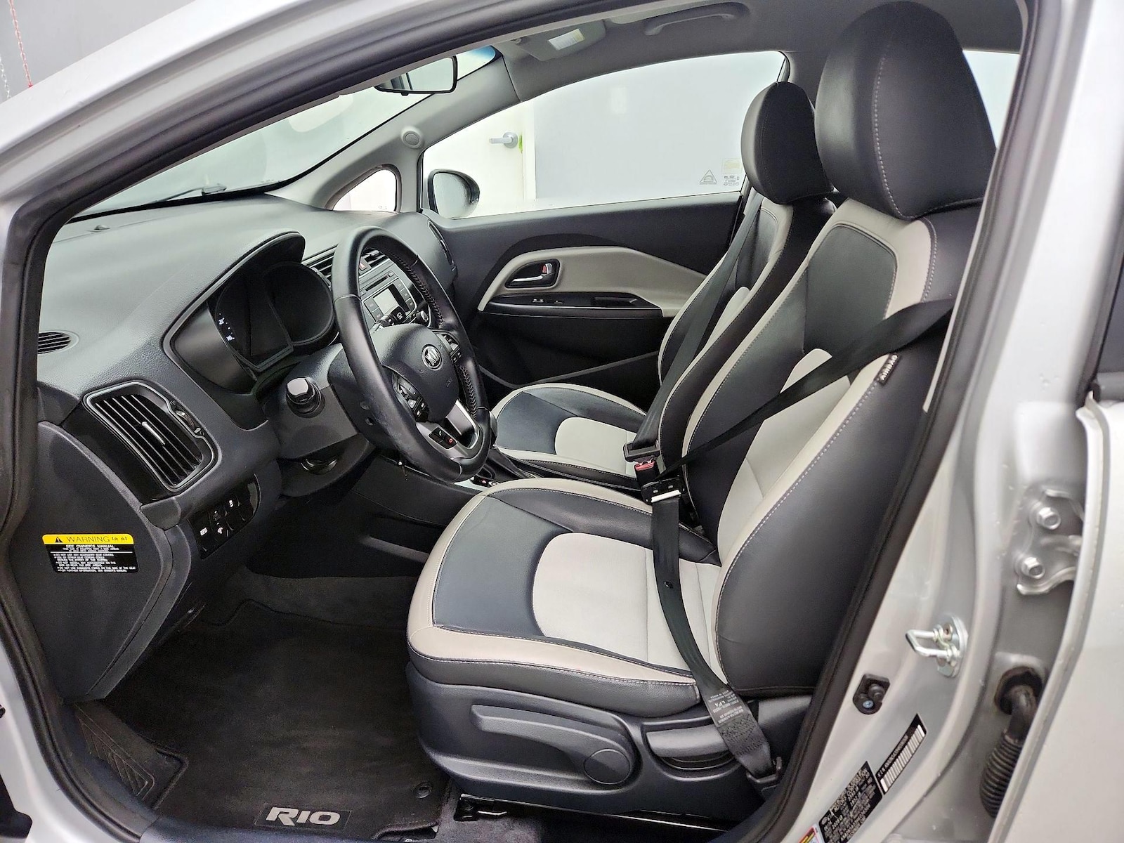 2017 Kia Rio 5-Door EX - Photo 12