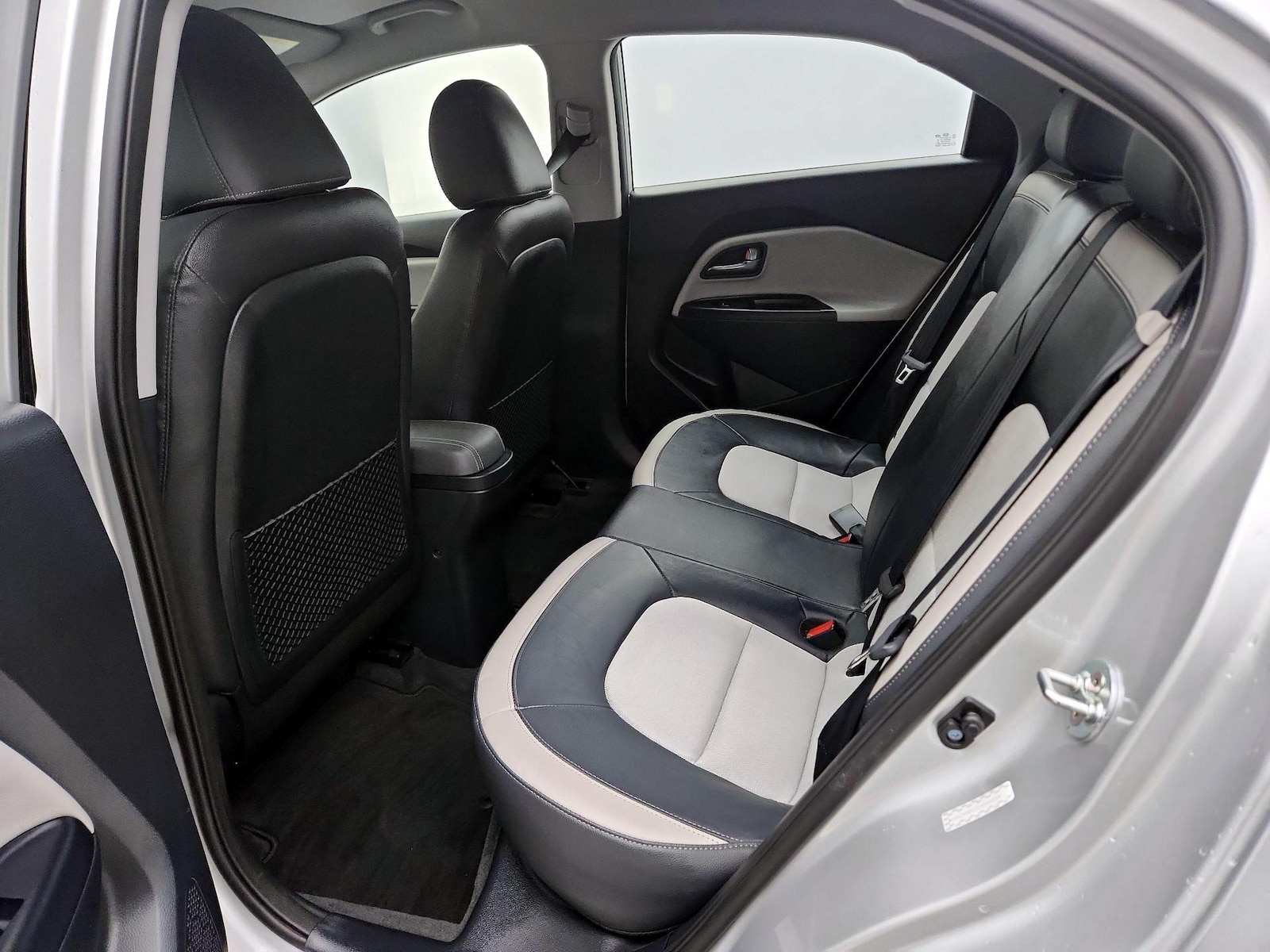 2017 Kia Rio 5-Door EX - Photo 20