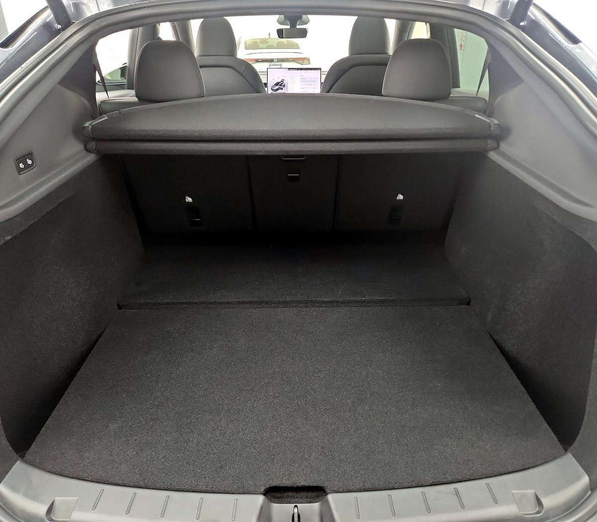 Trunk/Cargo (Seats Up)