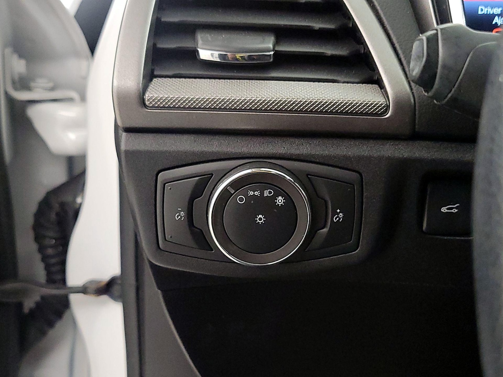 2020 Ford Fusion SE - Photo 12