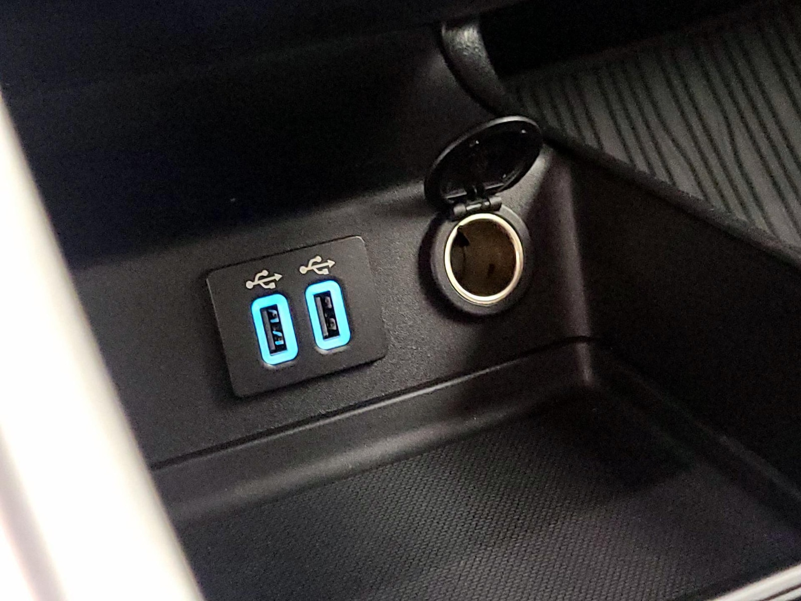 2020 Ford Fusion SE - Photo 17