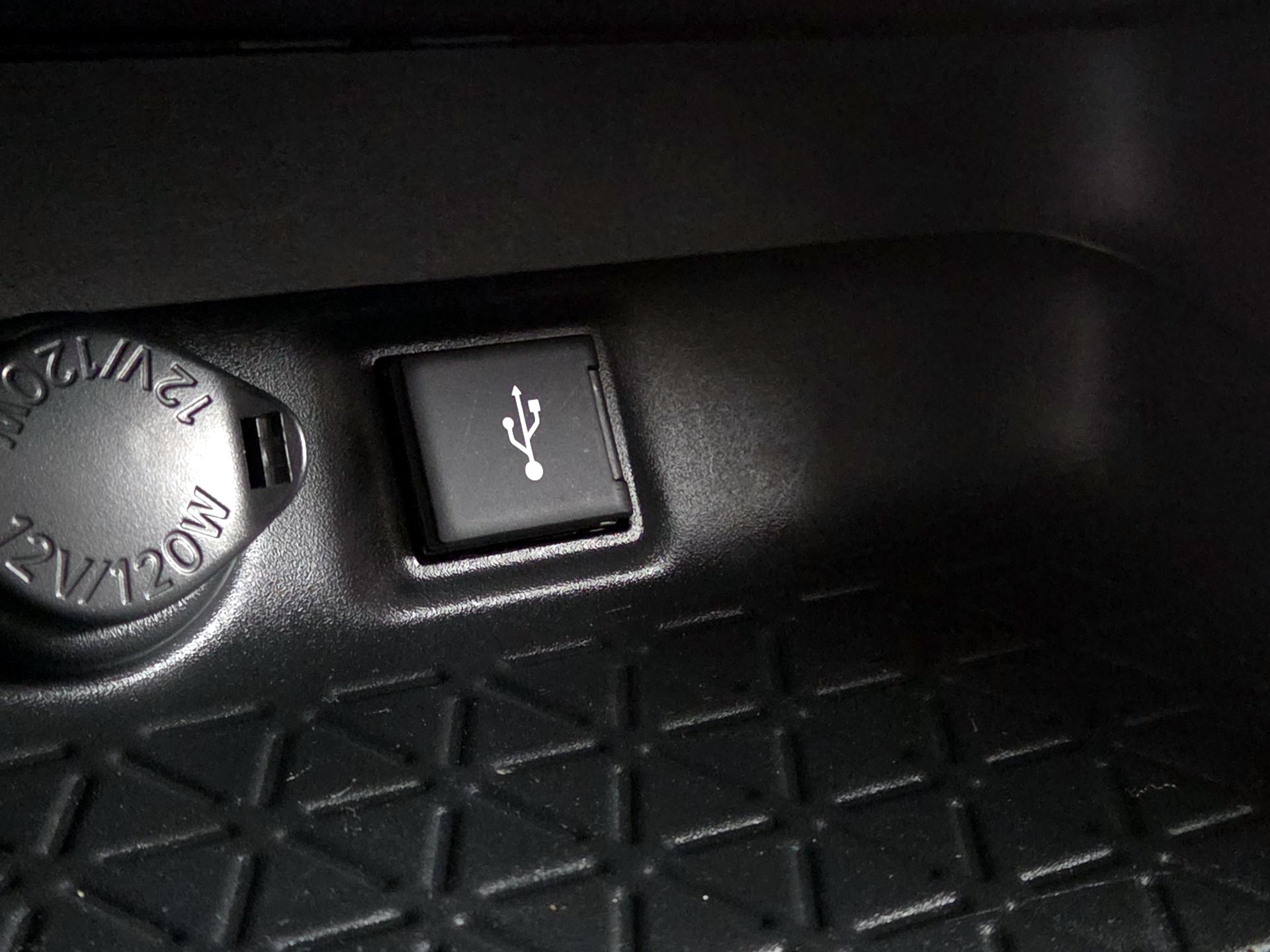 Thumbnail: 2022 Toyota RAV4 - 18
