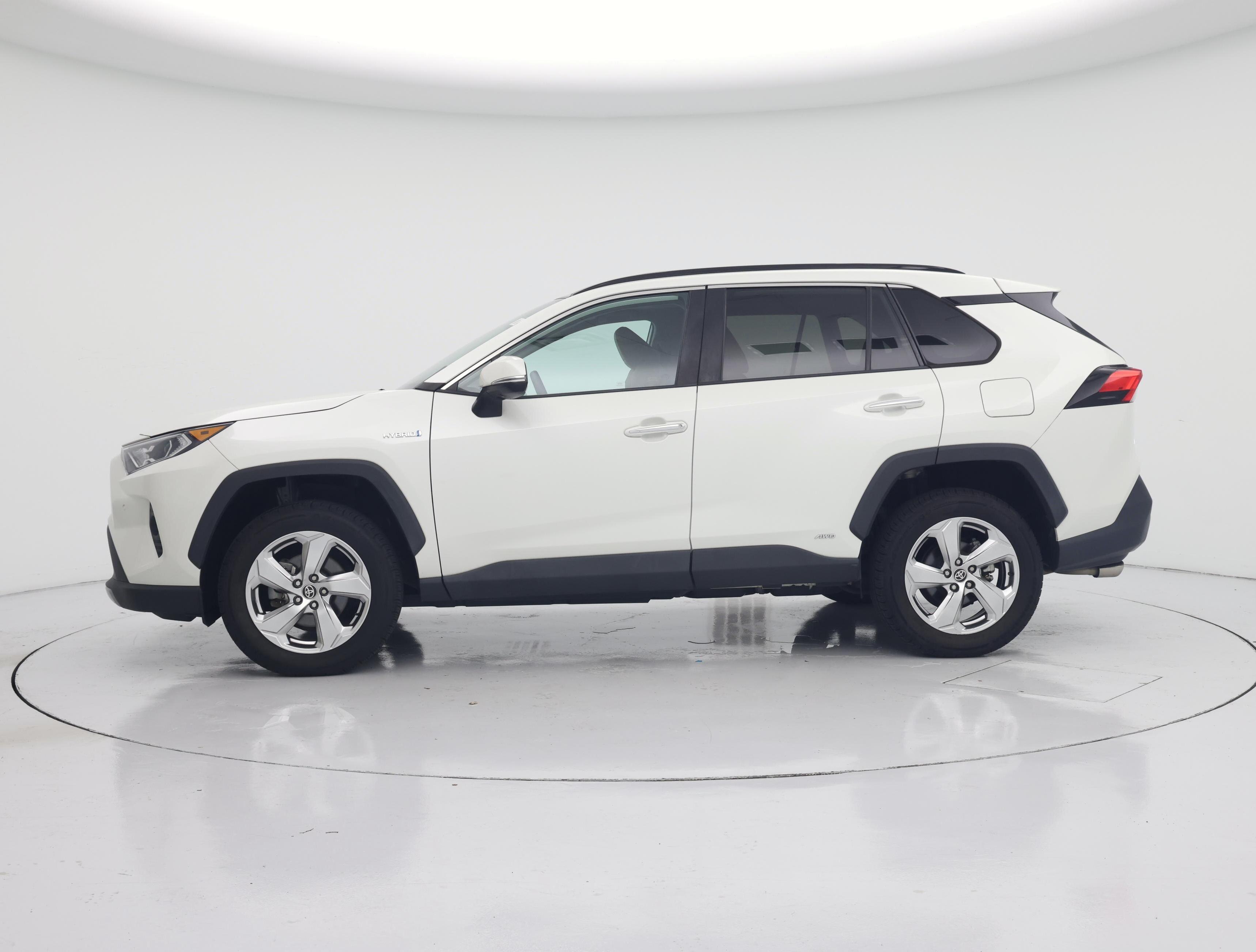 Thumbnail: 2021 Toyota RAV4 - 3