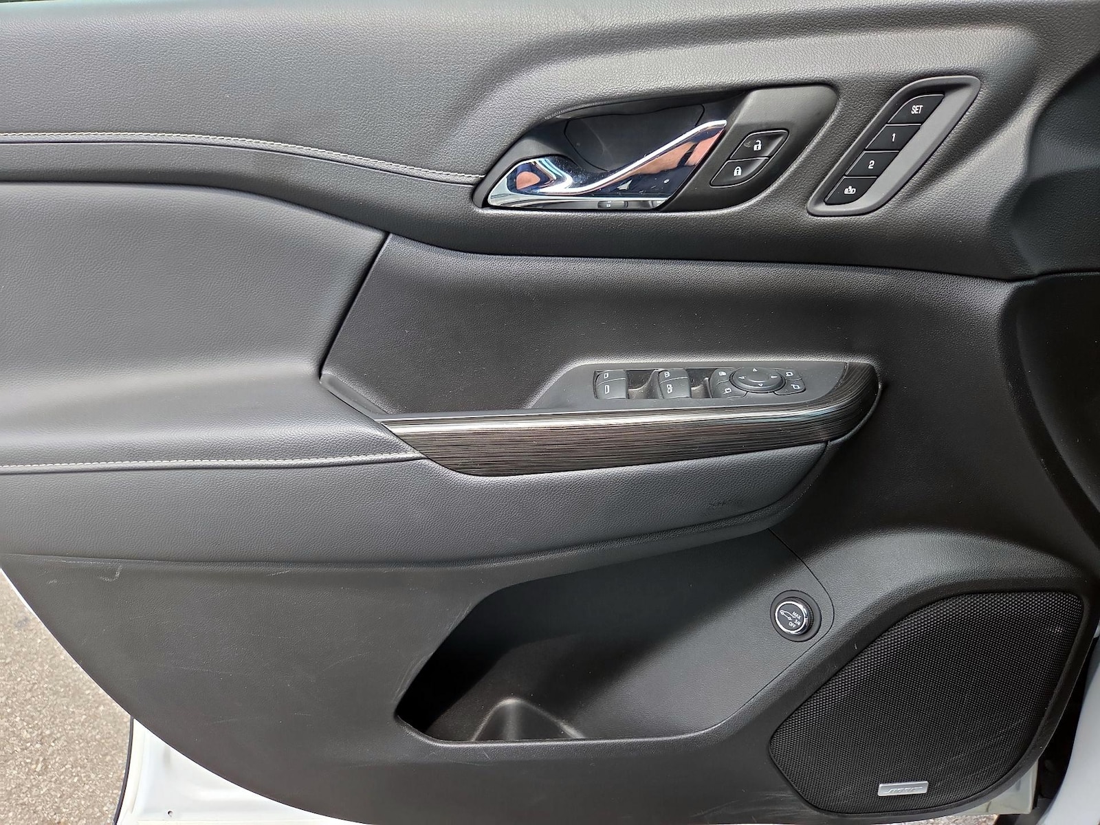 2023 GMC Acadia SLT - Photo 13