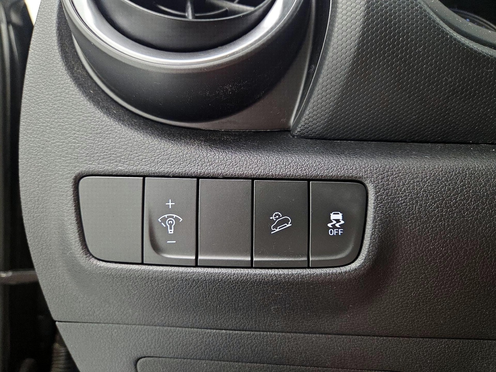 2023 Hyundai Kona SEL - Photo 14