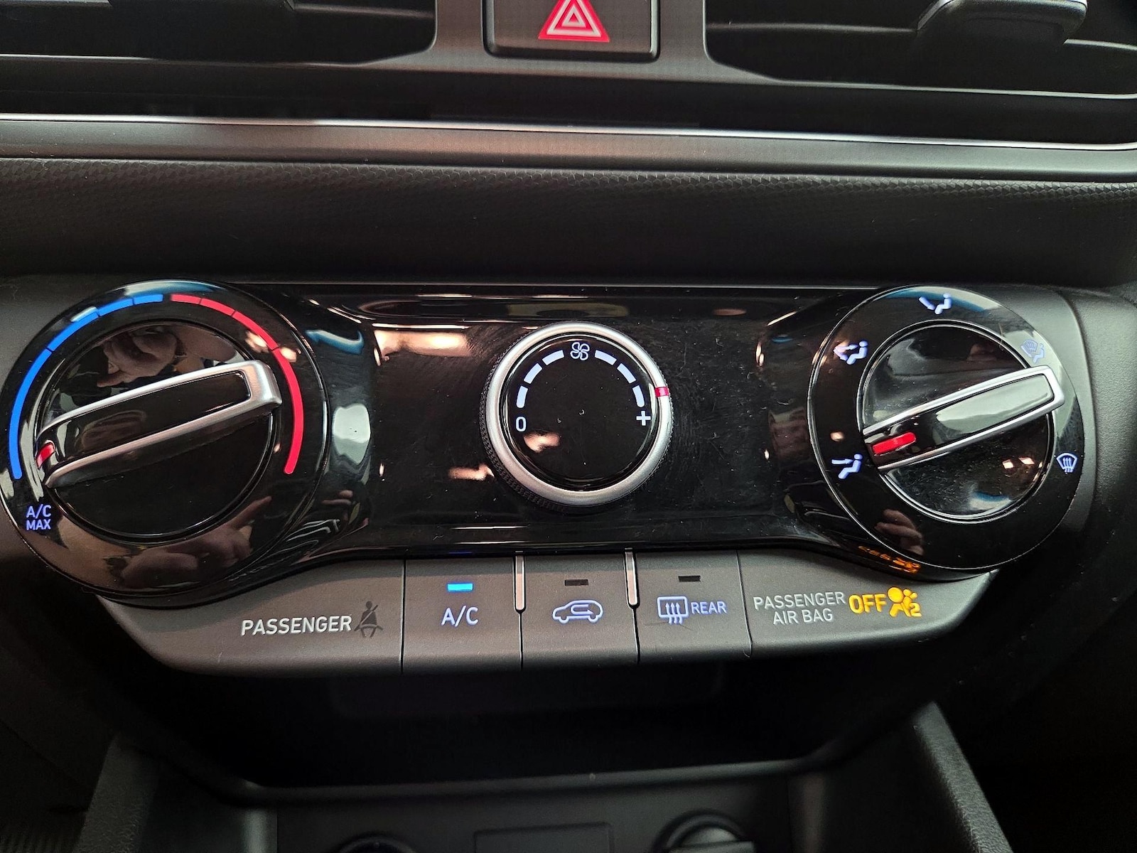 2023 Hyundai Kona SEL - Photo 17