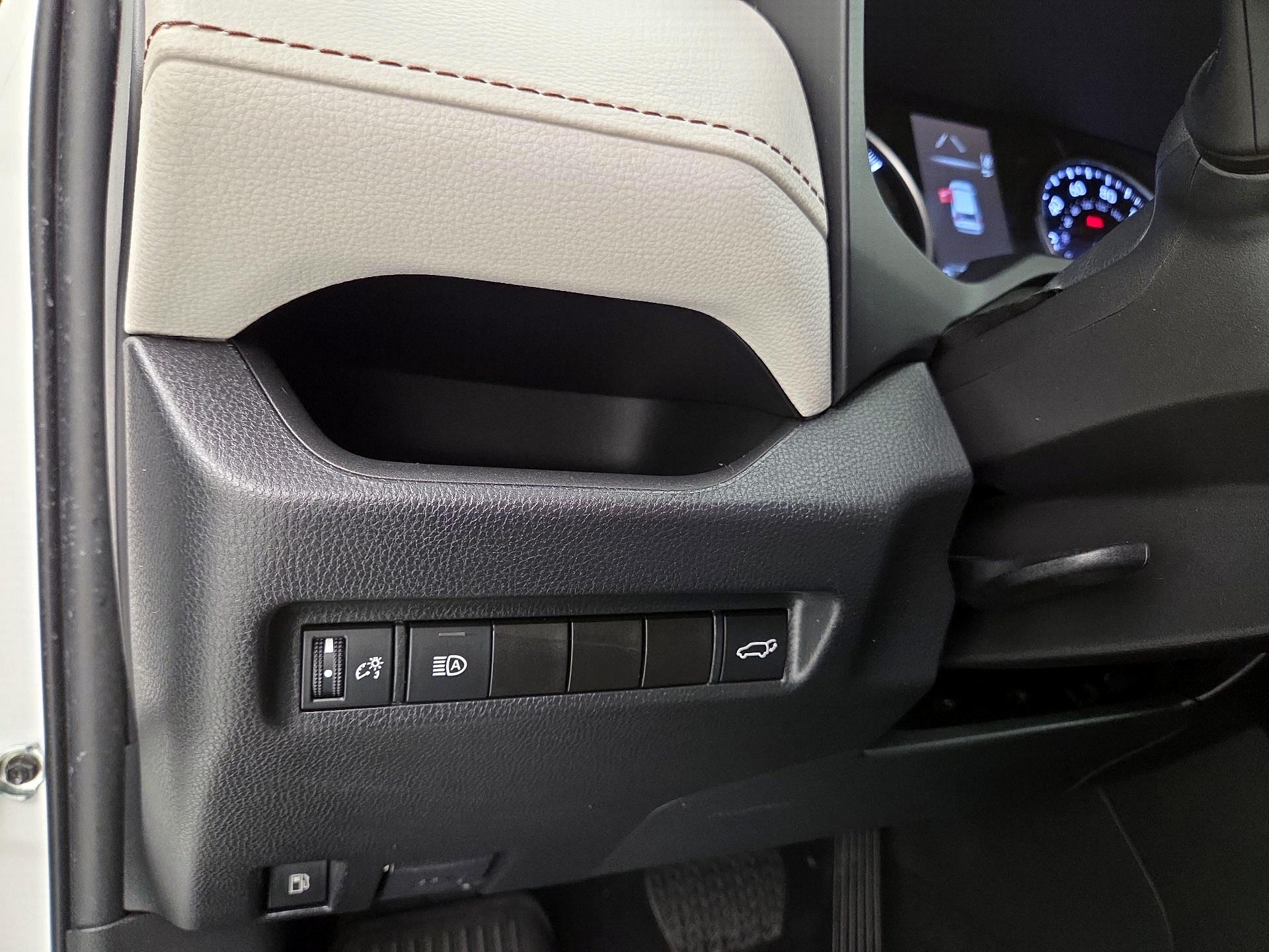 Thumbnail: 2022 Toyota RAV4 - 13