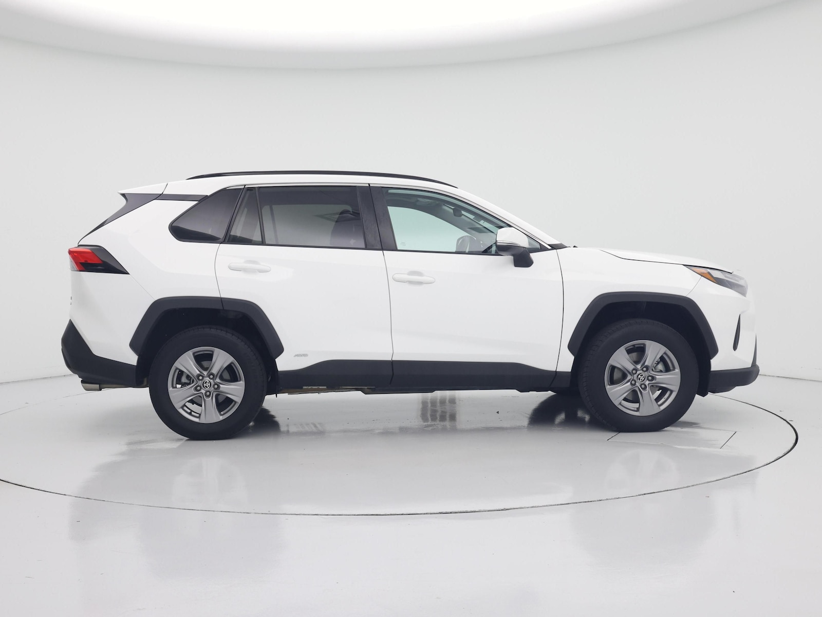 2022 Toyota RAV4 XLE - Photo 8